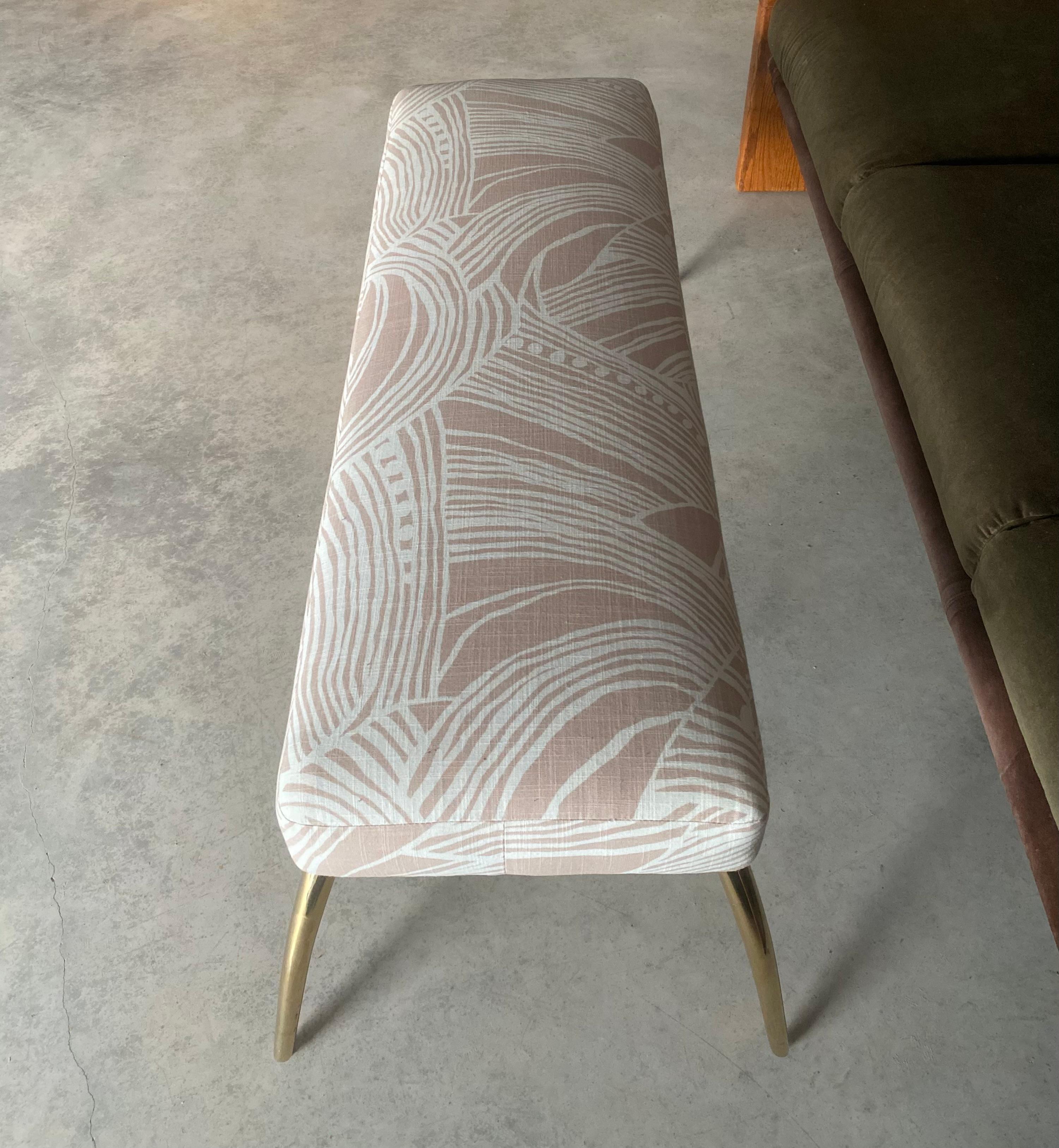 Arteriors Brass Bench Reupholstered in Blush Linen in vendita 5