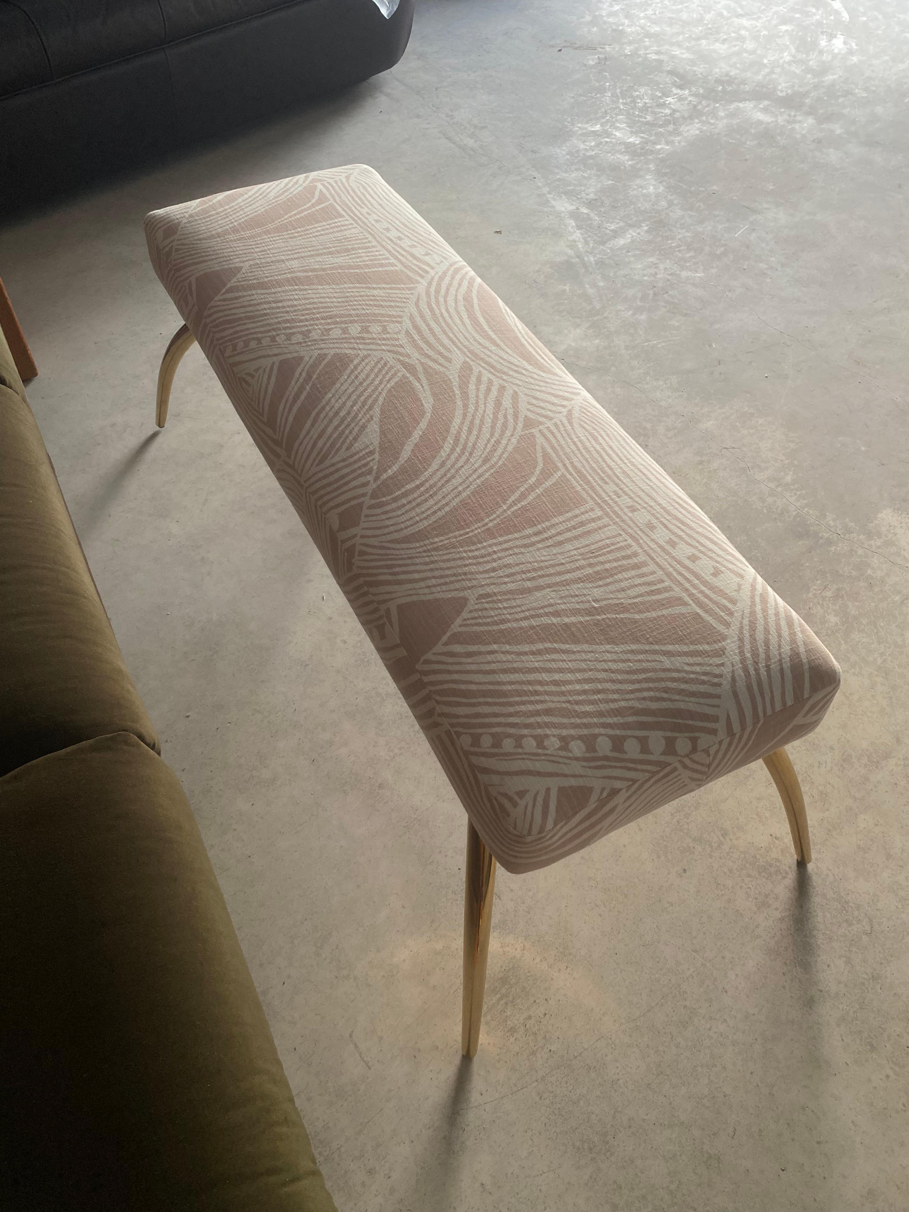 Arteriors Brass Bench Reupholstered in Blush Linen in vendita 6