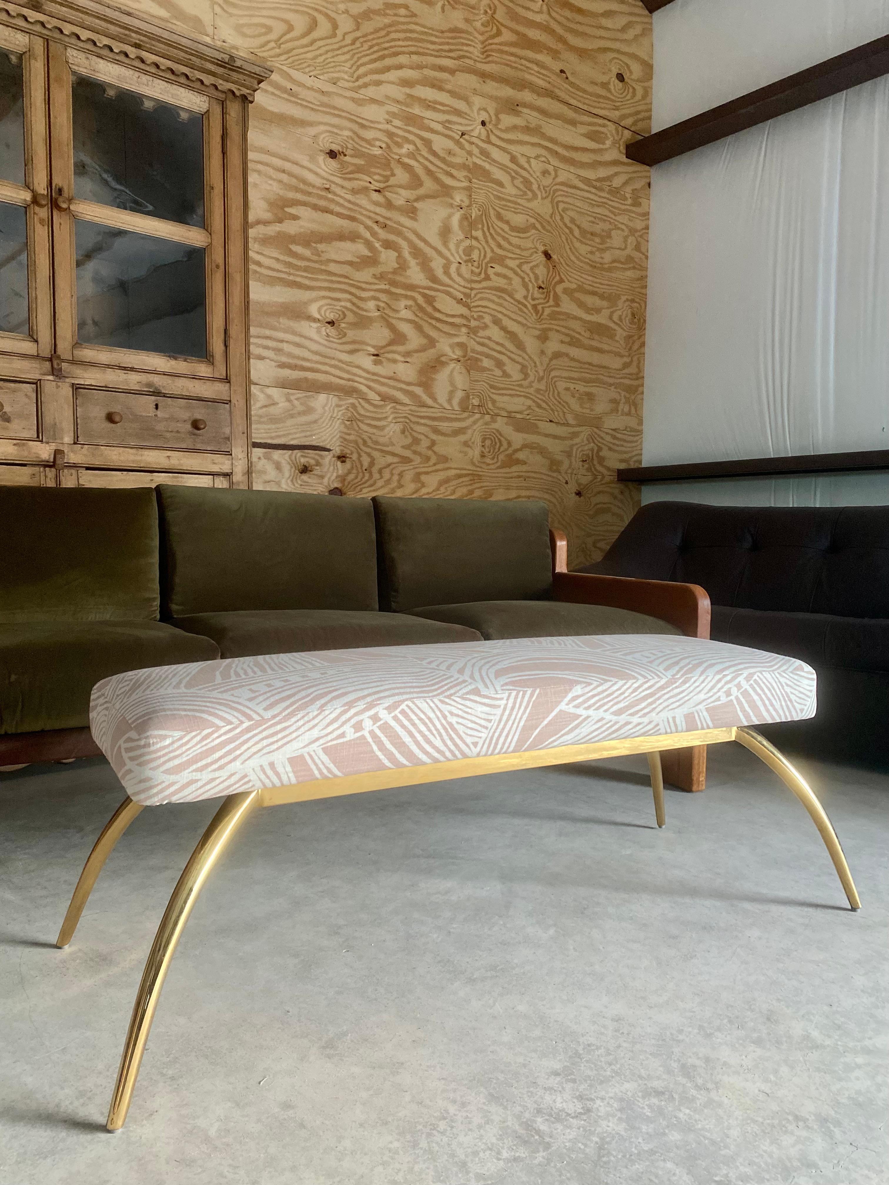 Arteriors Brass Bench Reupholstered in Blush Linen in vendita 9