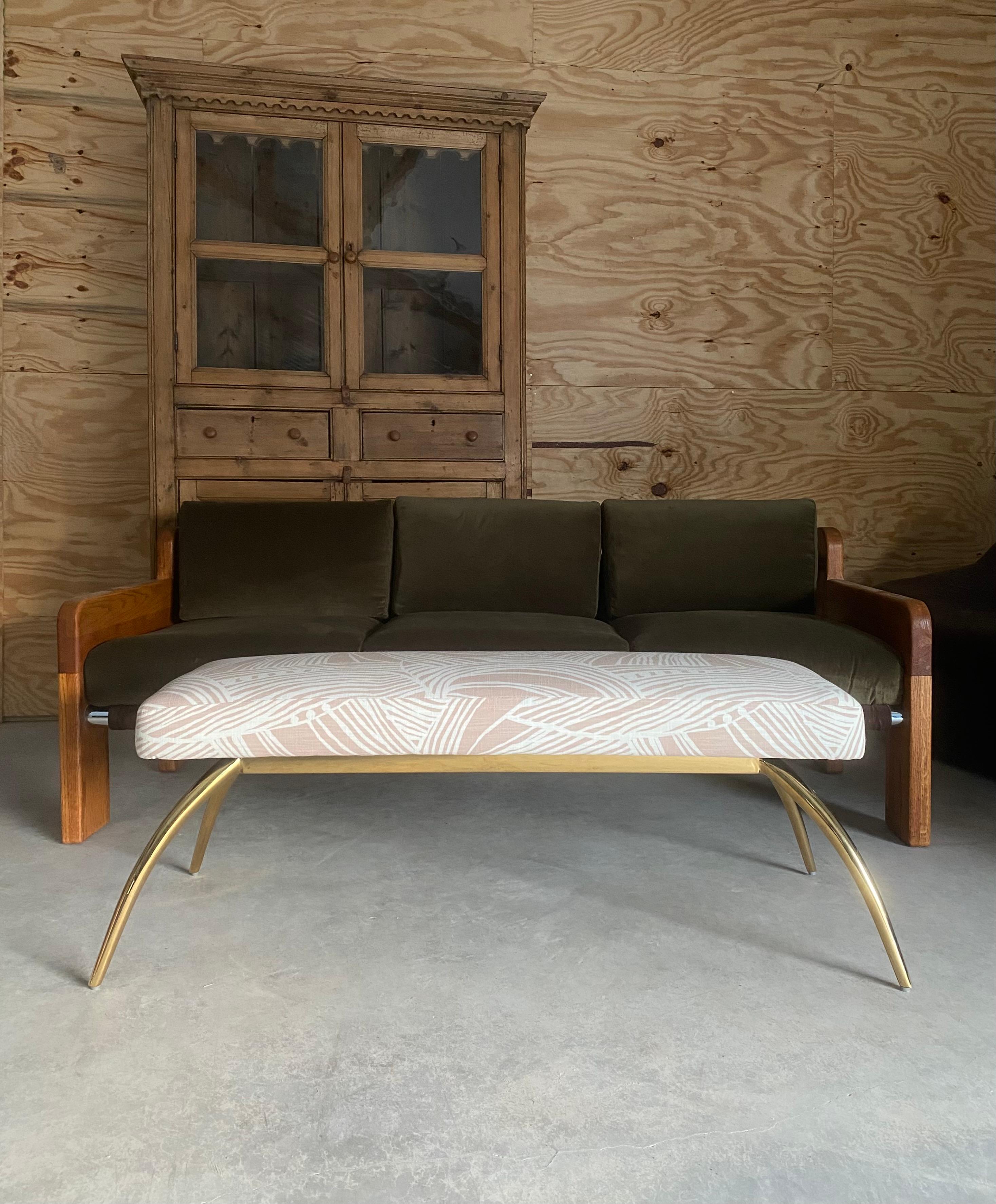 Arteriors Brass Bench Reupholstered in Blush Linen in vendita 1