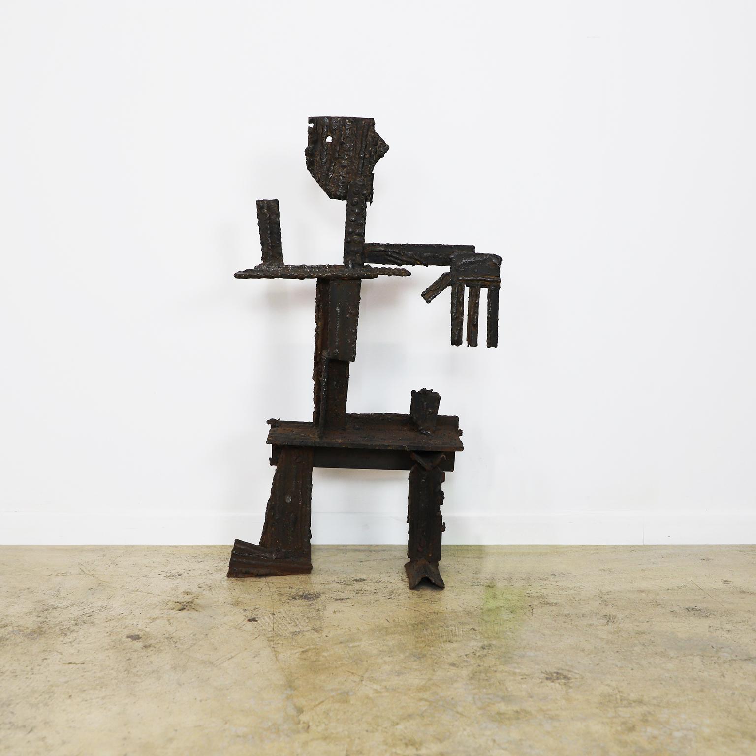 Brutalisme Sculpture d'homme brutaliste abstraite en fer en vente