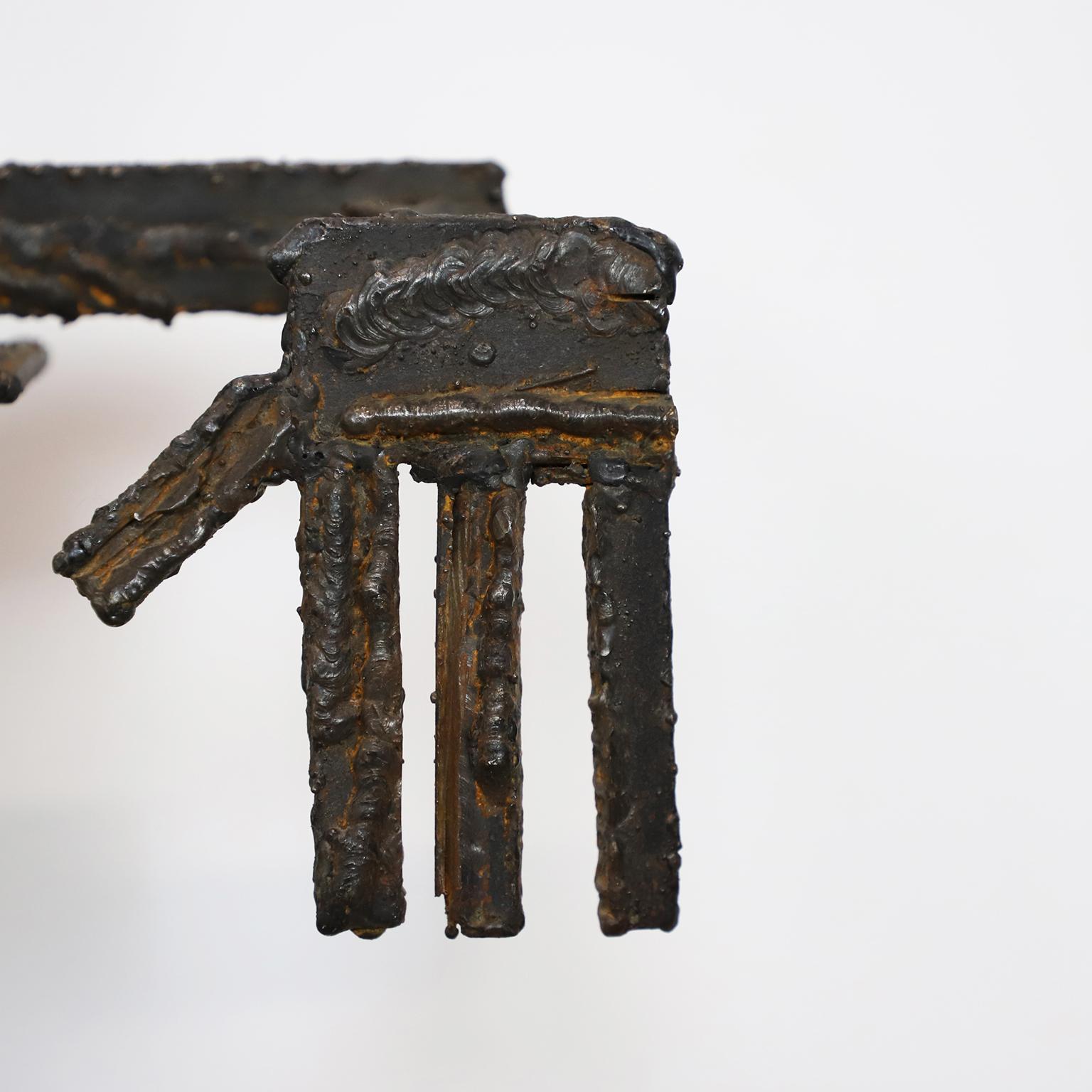 Milieu du XXe siècle Sculpture d'homme brutaliste abstraite en fer en vente