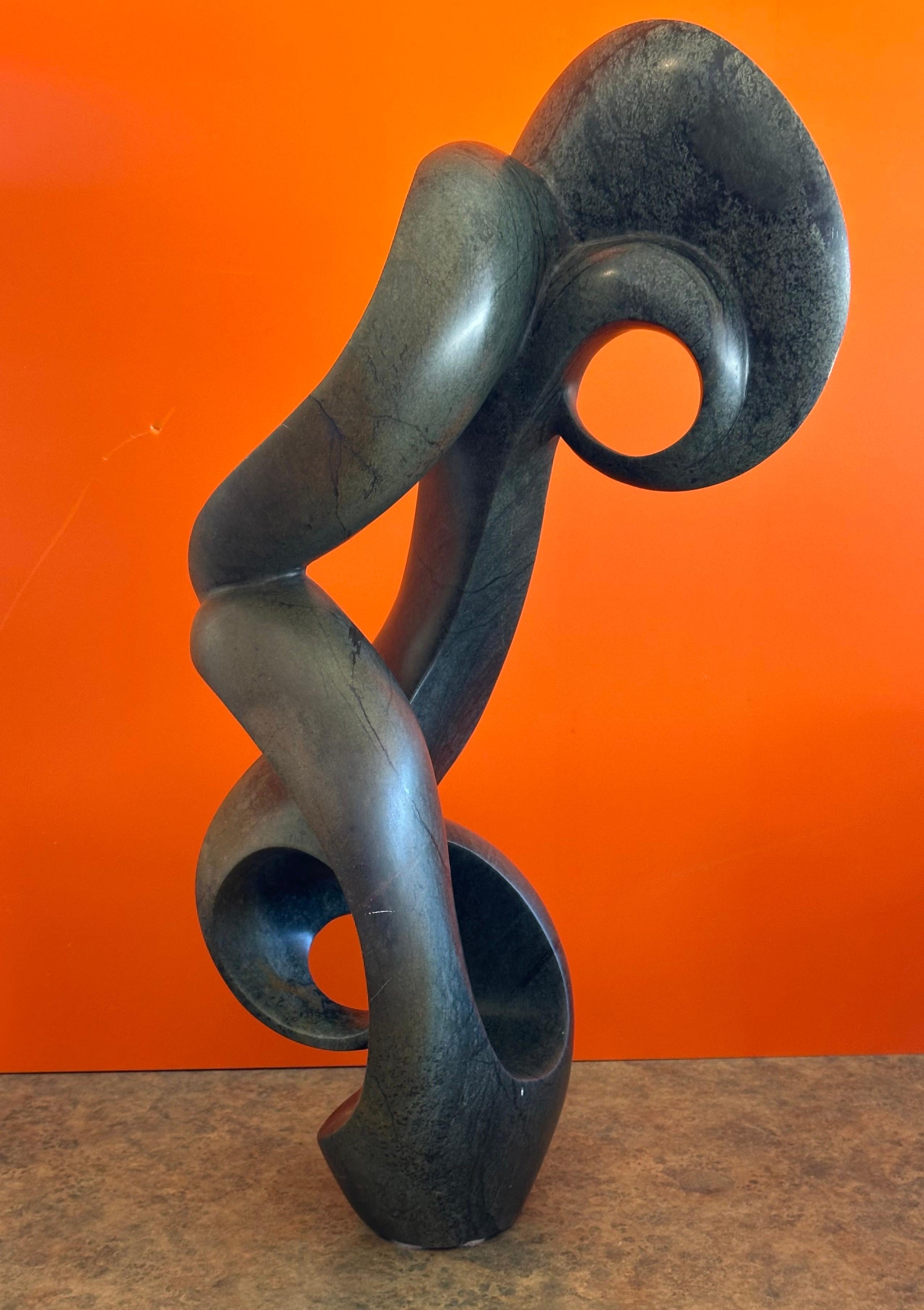 Escultura abstracta de mármol de James Phiri en venta 5