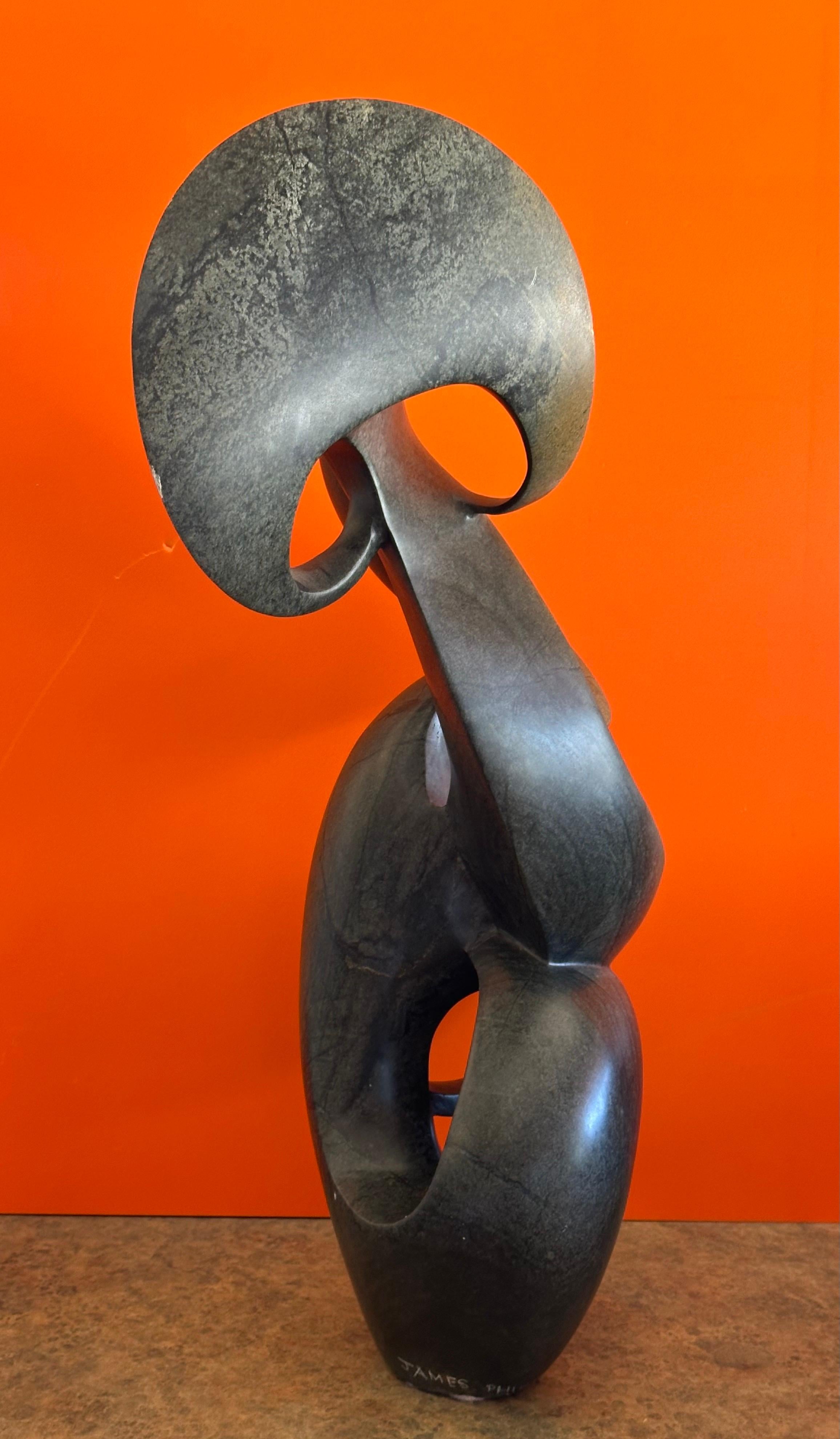 Escultura abstracta de mármol de James Phiri en venta 1