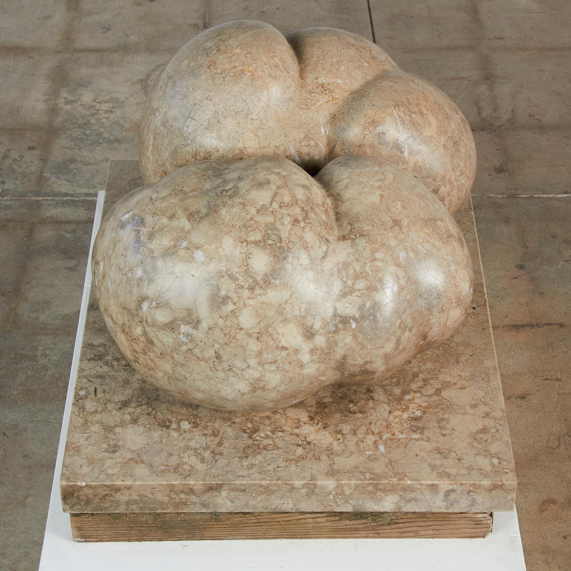 Abstrakte Marmorstein-Skulptur von Amalia Schulthess im Angebot 3