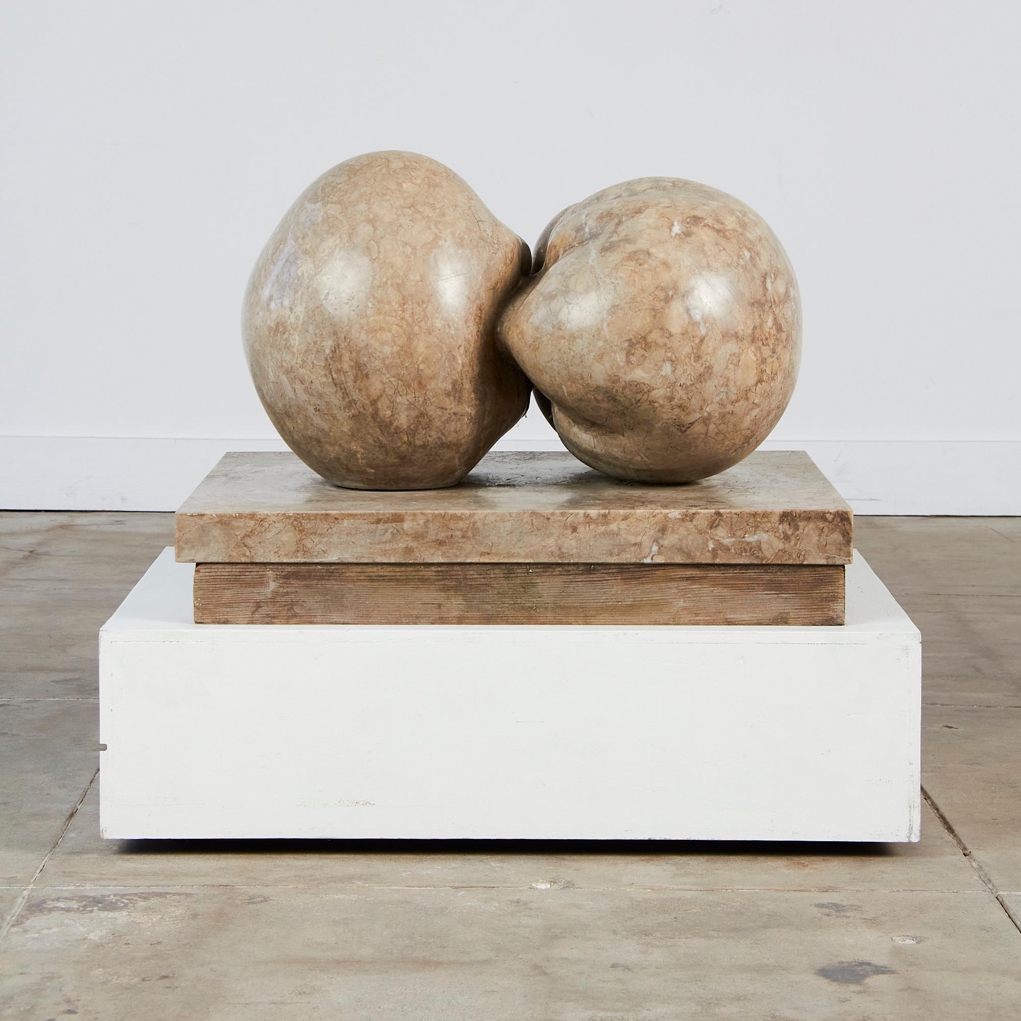 Poli Sculpture abstraite en pierre de marbre d'A Amalia Schulthess en vente
