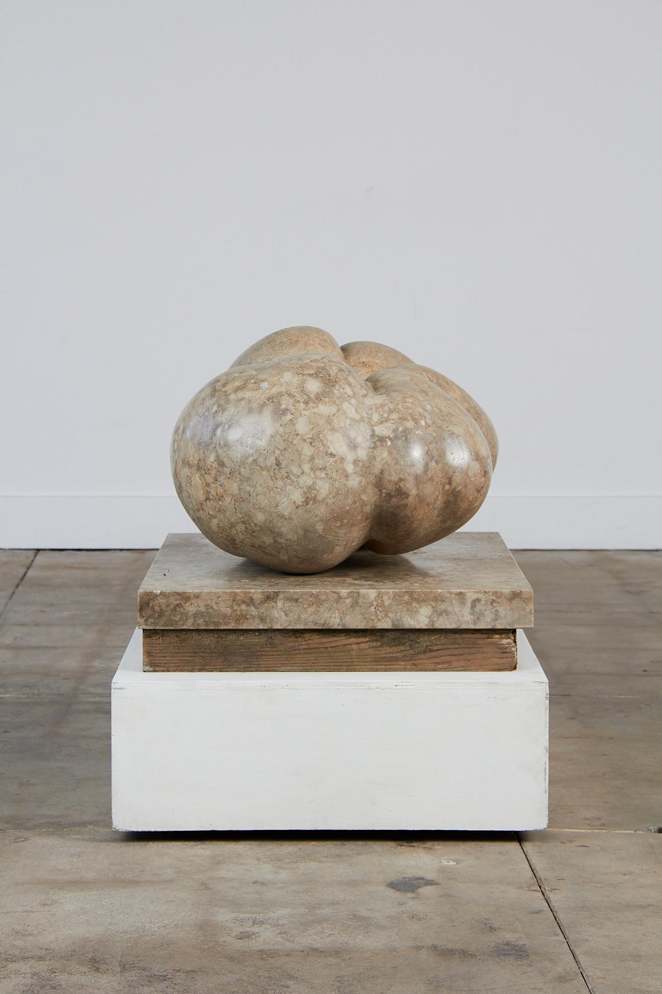 Sculpture abstraite en pierre de marbre d'A Amalia Schulthess Excellent état - En vente à Los Angeles, CA