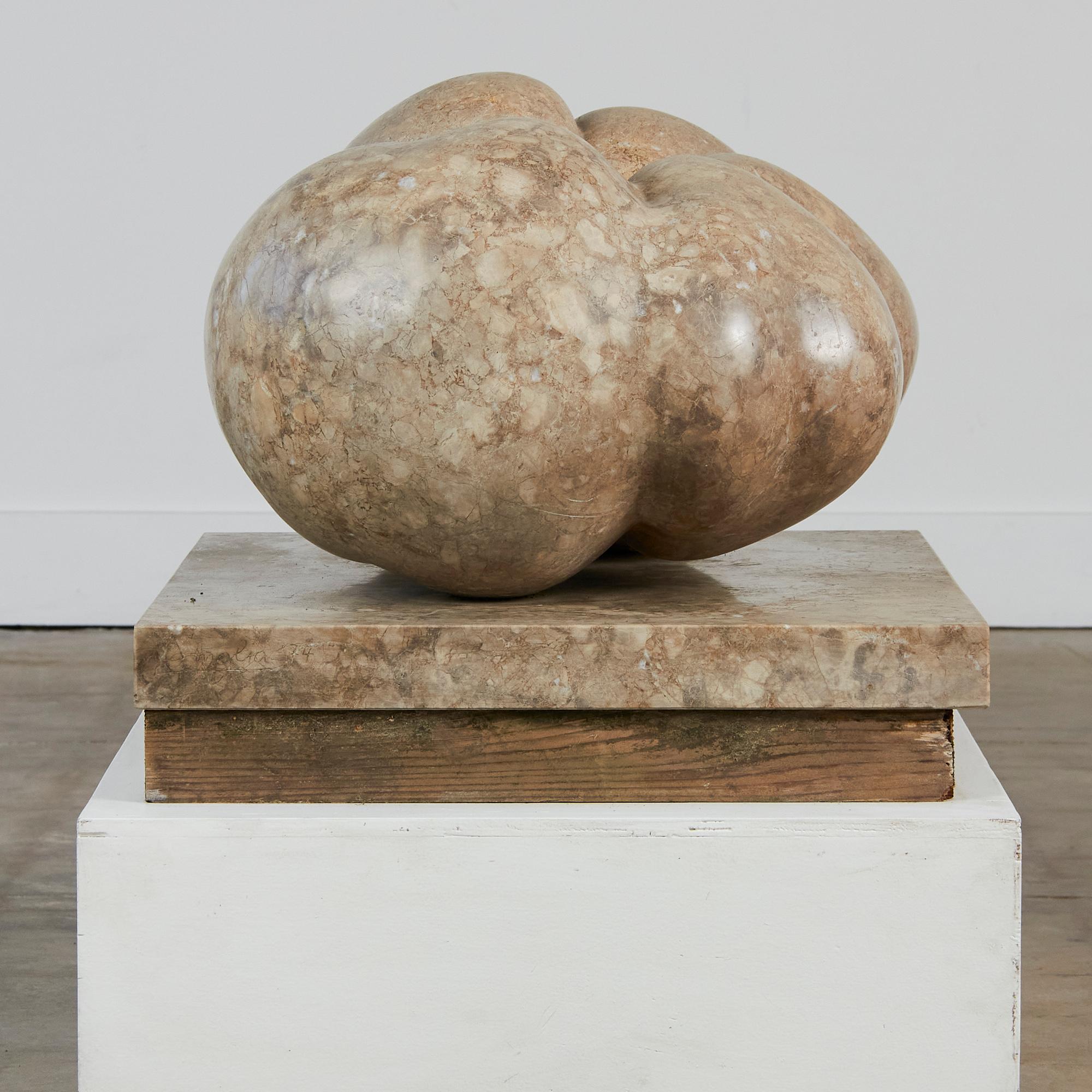 Marbre Sculpture abstraite en pierre de marbre d'A Amalia Schulthess en vente