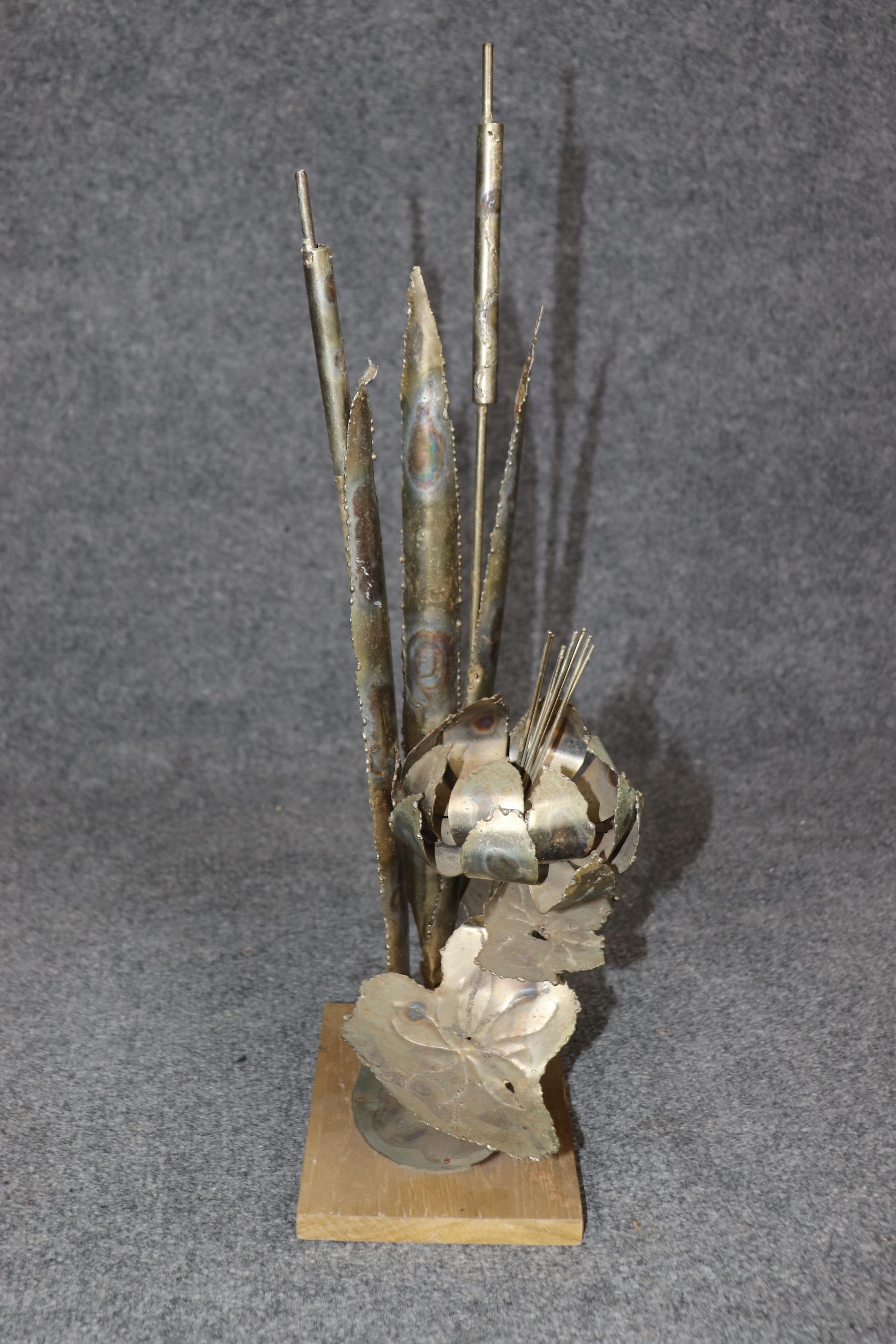 Sconosciuto Scultura astratta in metallo in stile brutalista di una pianta in vendita
