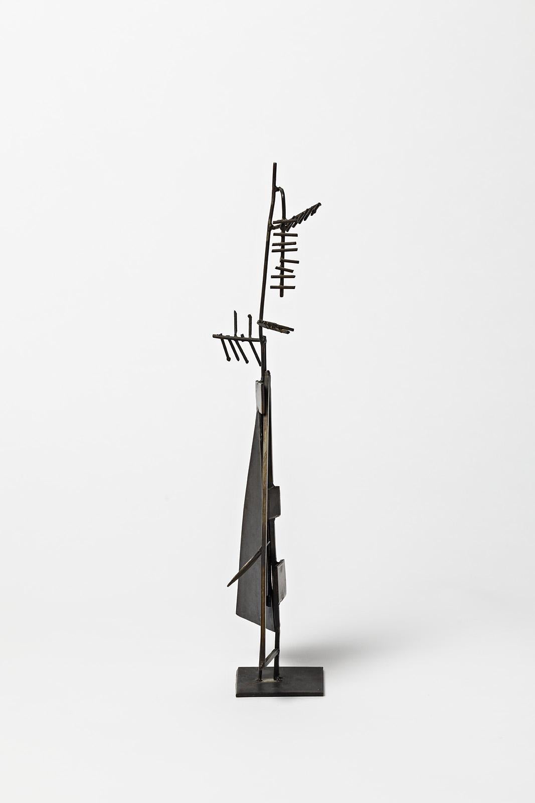 Mid-Century moderno Scultura astratta in metallo del Medioevo di Alain Douillard Forma nera metallica in vendita