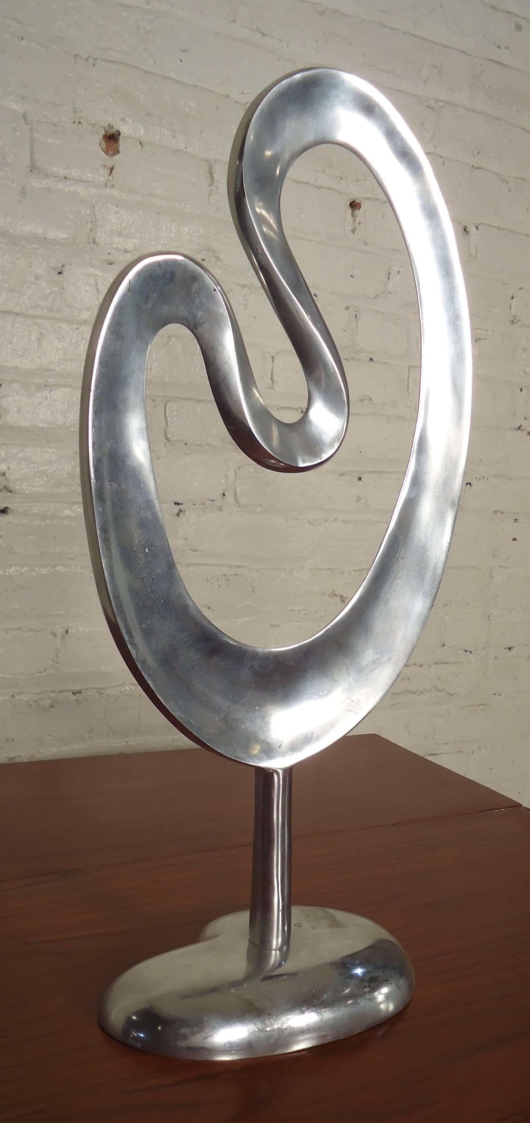 Attractive metal artwork in abstract shape. Great for home or office decoration.

(Please confirm item location - NY or NJ - with dealer).
 