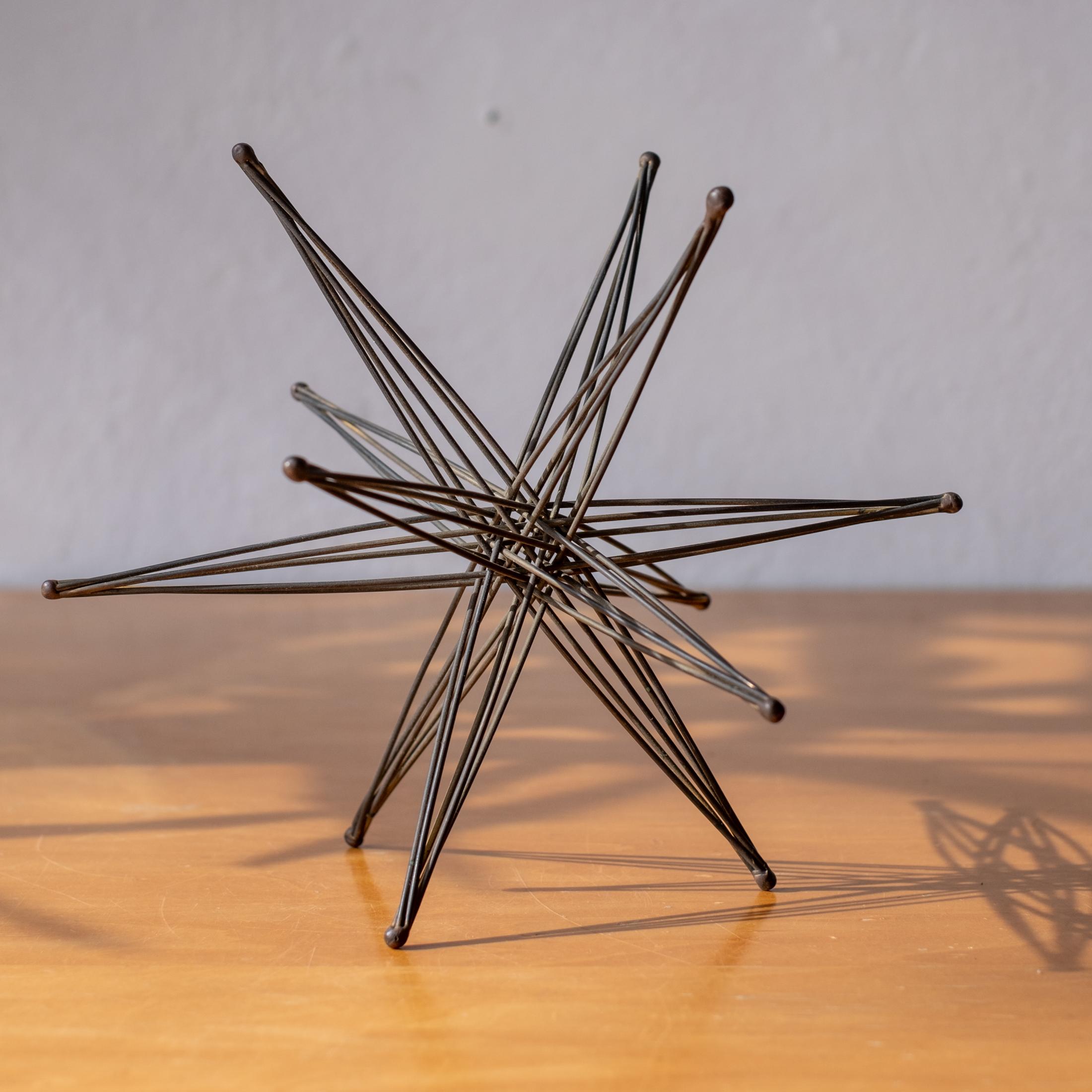 Metà XX secolo Scultura astratta in metallo a forma di stella anni '60 in vendita