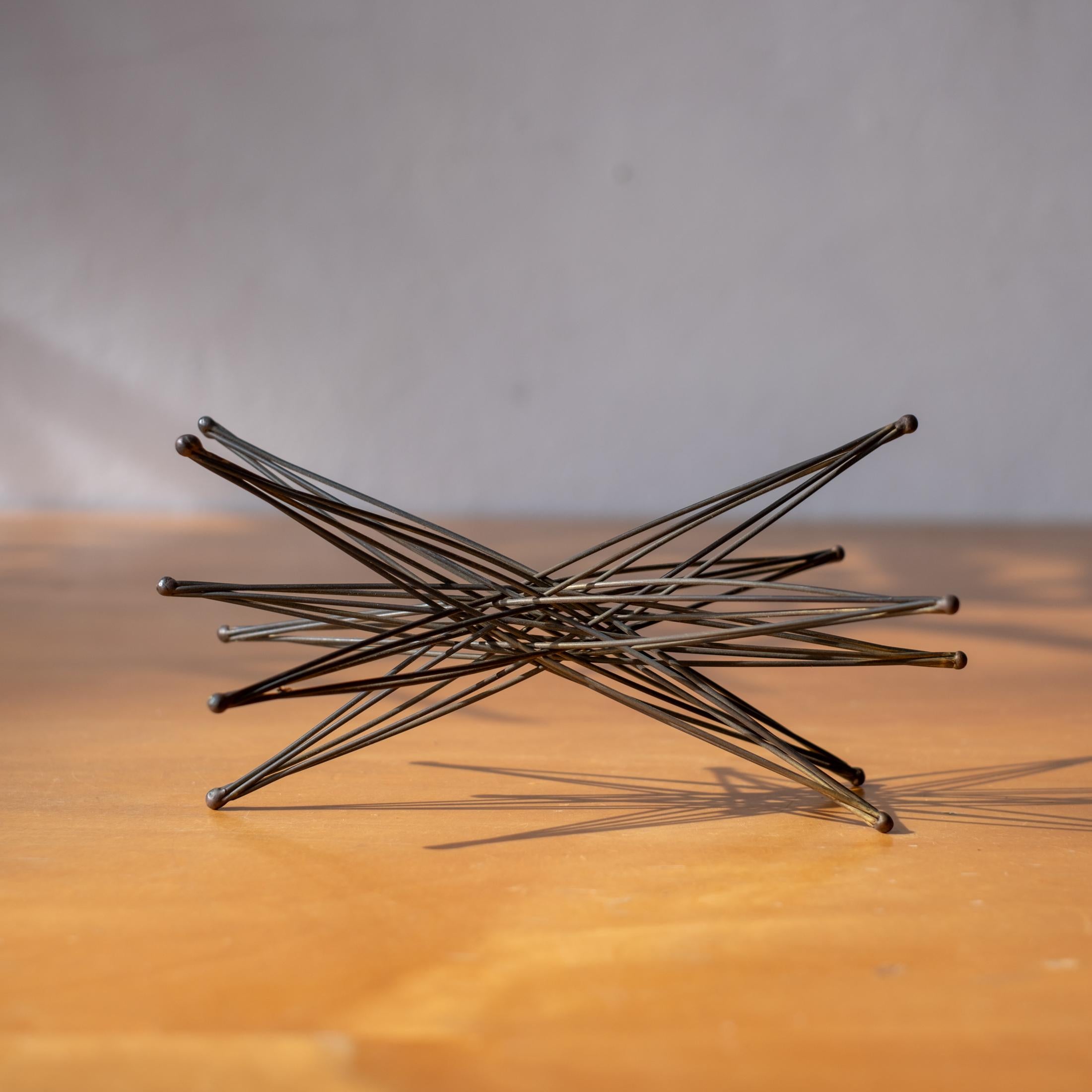 Scultura astratta in metallo a forma di stella anni '60 in vendita 1