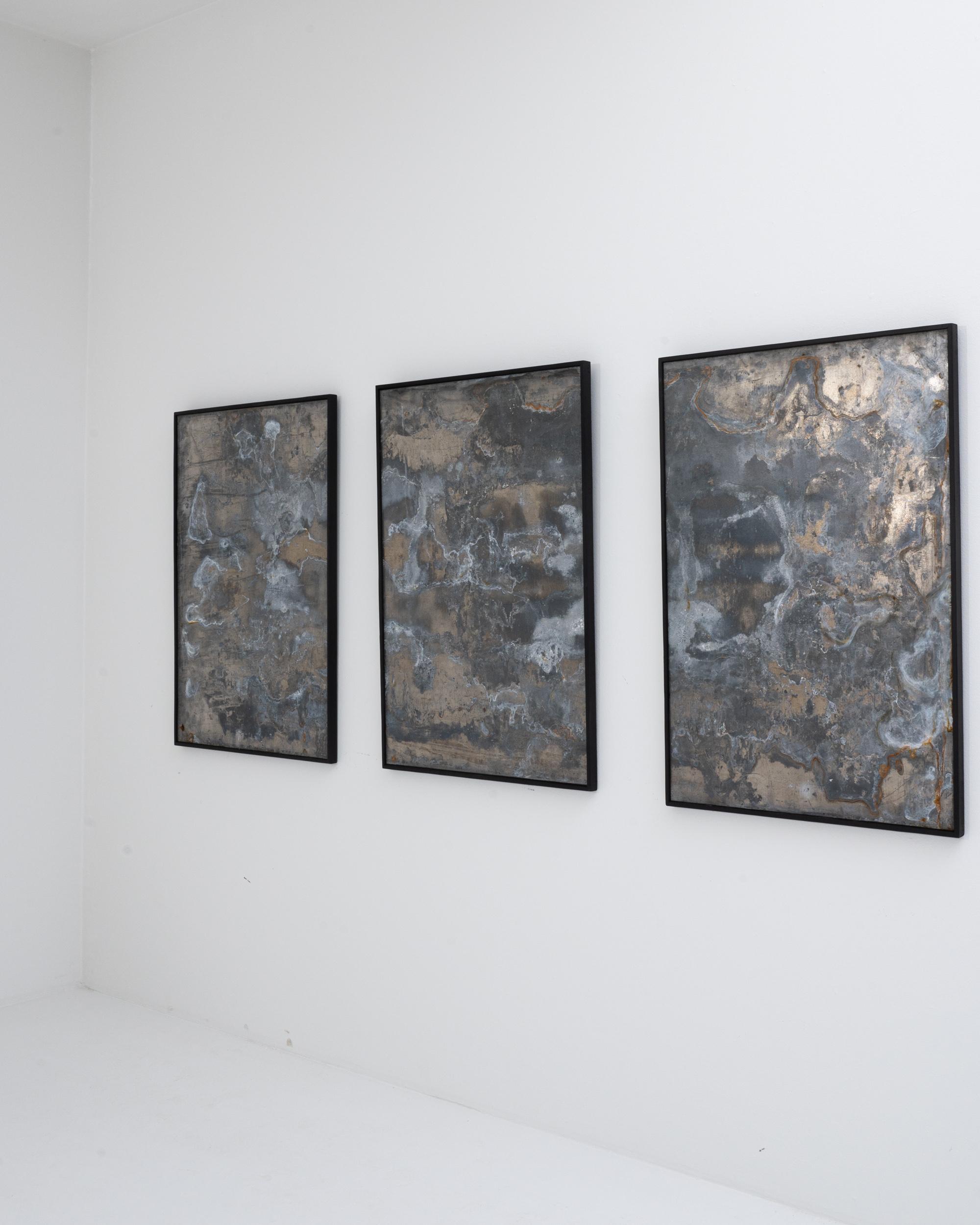 Abstraktes Triptychon aus Metall in Holzrahmen im Zustand „Gut“ im Angebot in High Point, NC