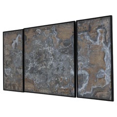 Tríptico abstracto de metal en marco de madera