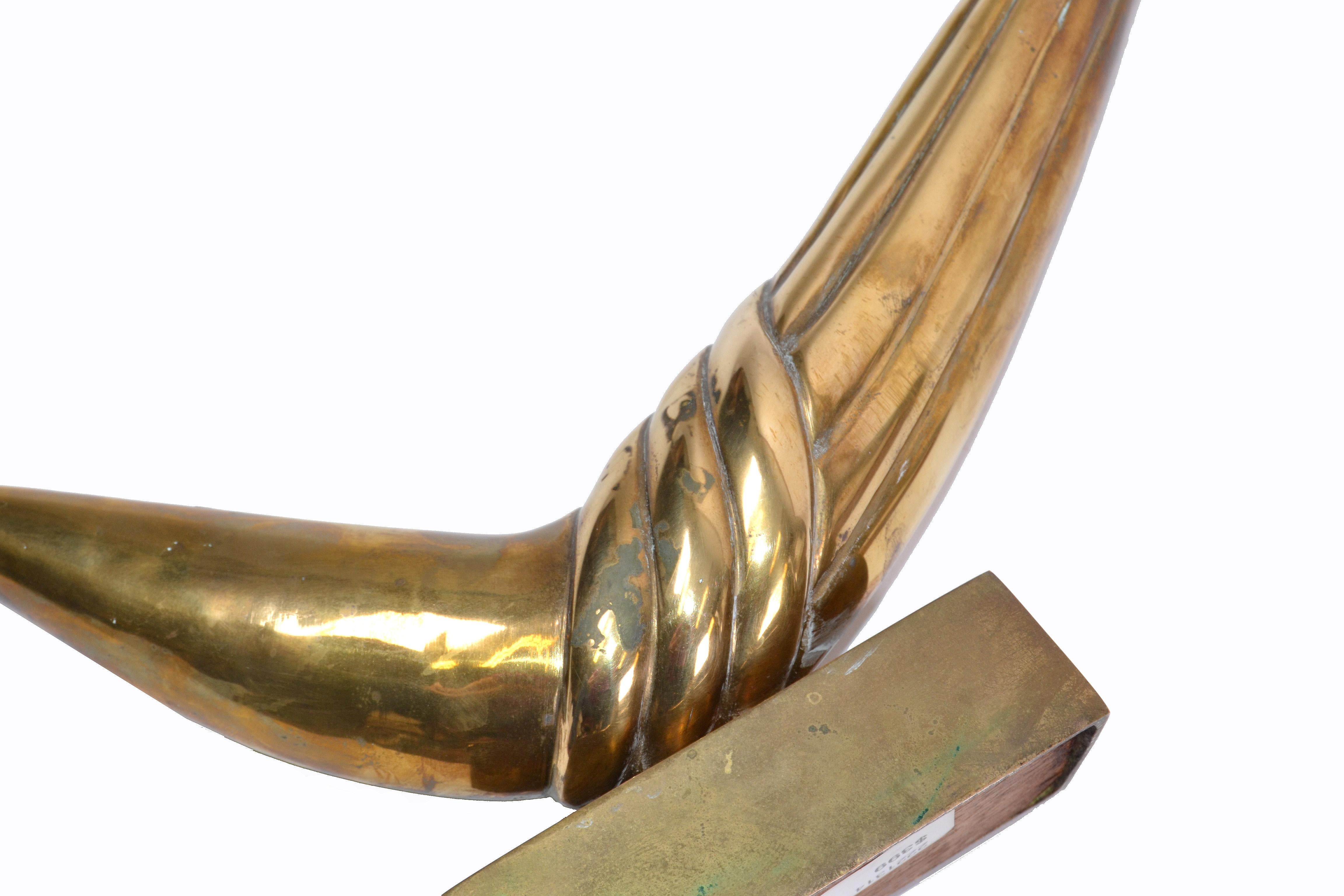 Uccello astratto in ottone patinato di metà secolo moderno su base in bronzo In condizioni buone in vendita a Miami, FL