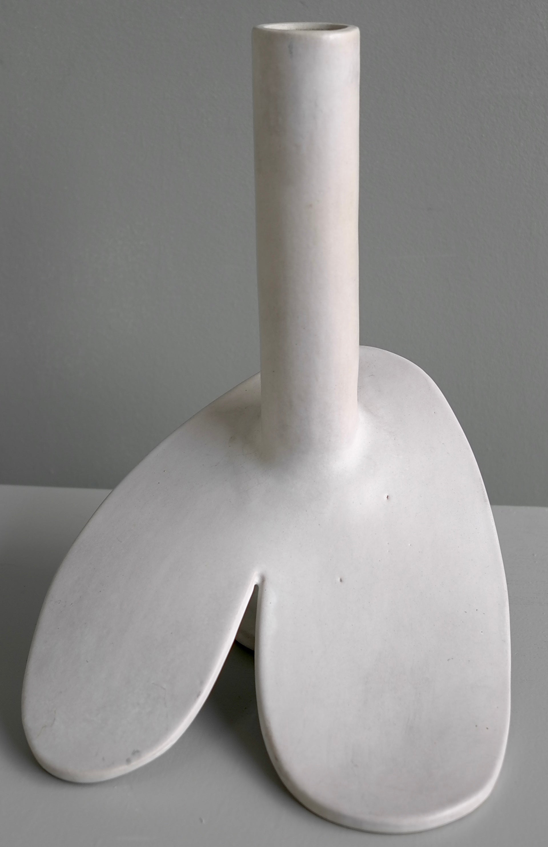 Abstract Mid-Century Modern White Glazed Phallus Sculpture, The Netherlands 1976 In Good Condition For Sale In Den Haag, NL