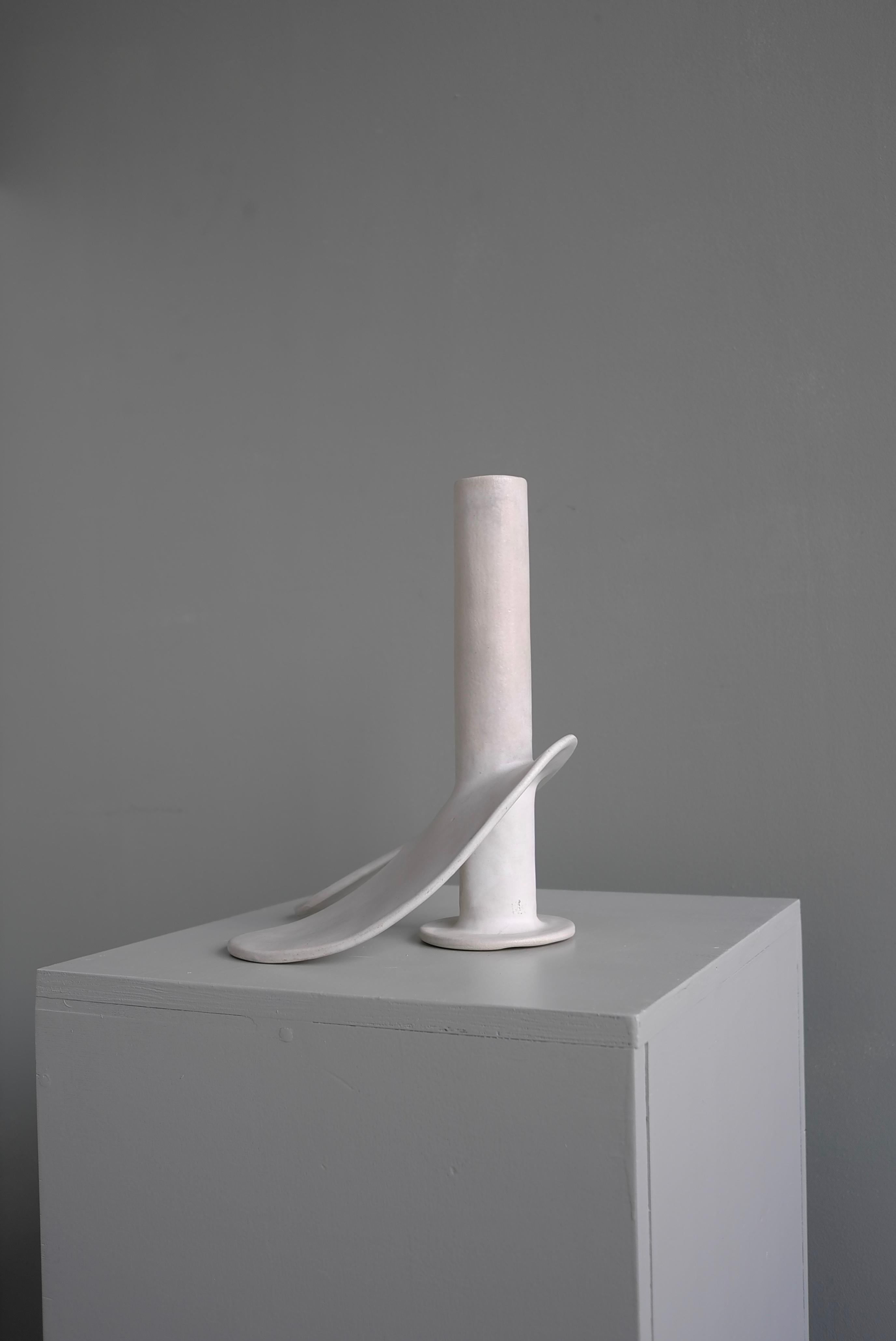 Céramique Sculpture de Phallus émaillée blanche abstraite moderne du milieu du siècle dernier, Pays-Bas 1976 en vente