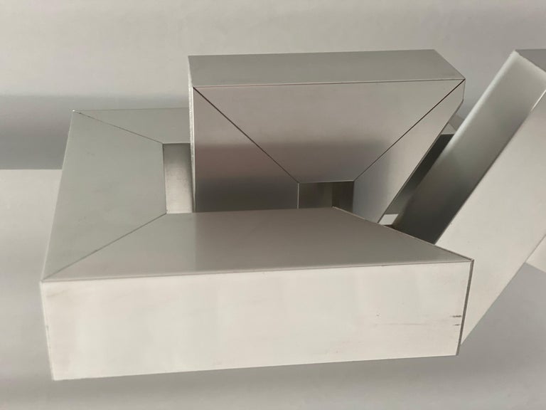 Abstract minimalist geometric sculpture in aluminum, 1970s In Good Condition For Sale In AMSTERDAM, NL