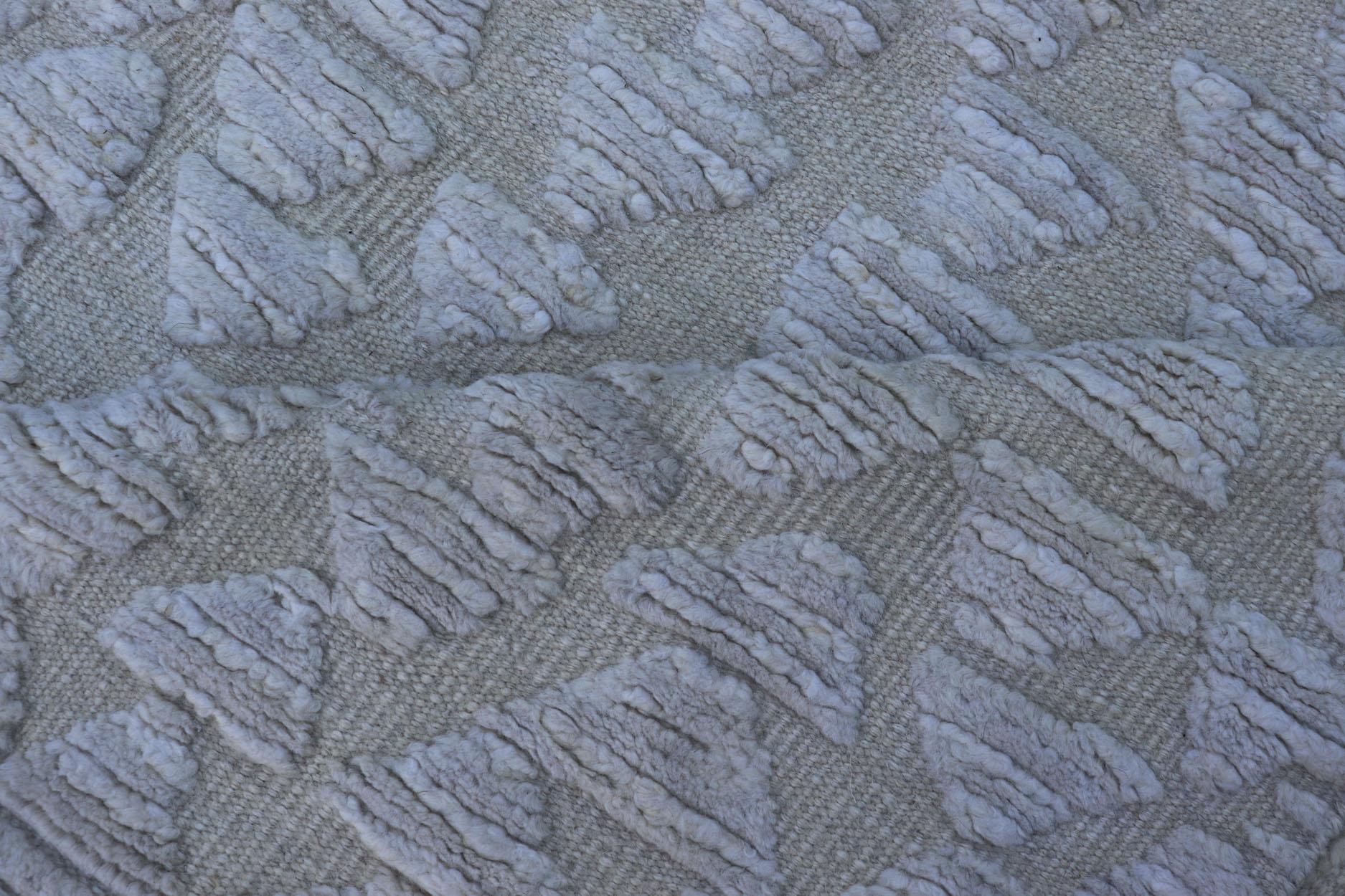 Abstrakter moderner Teppich in L. Blau, Taupe, Beige mit minimalistischem Design im Angebot 3