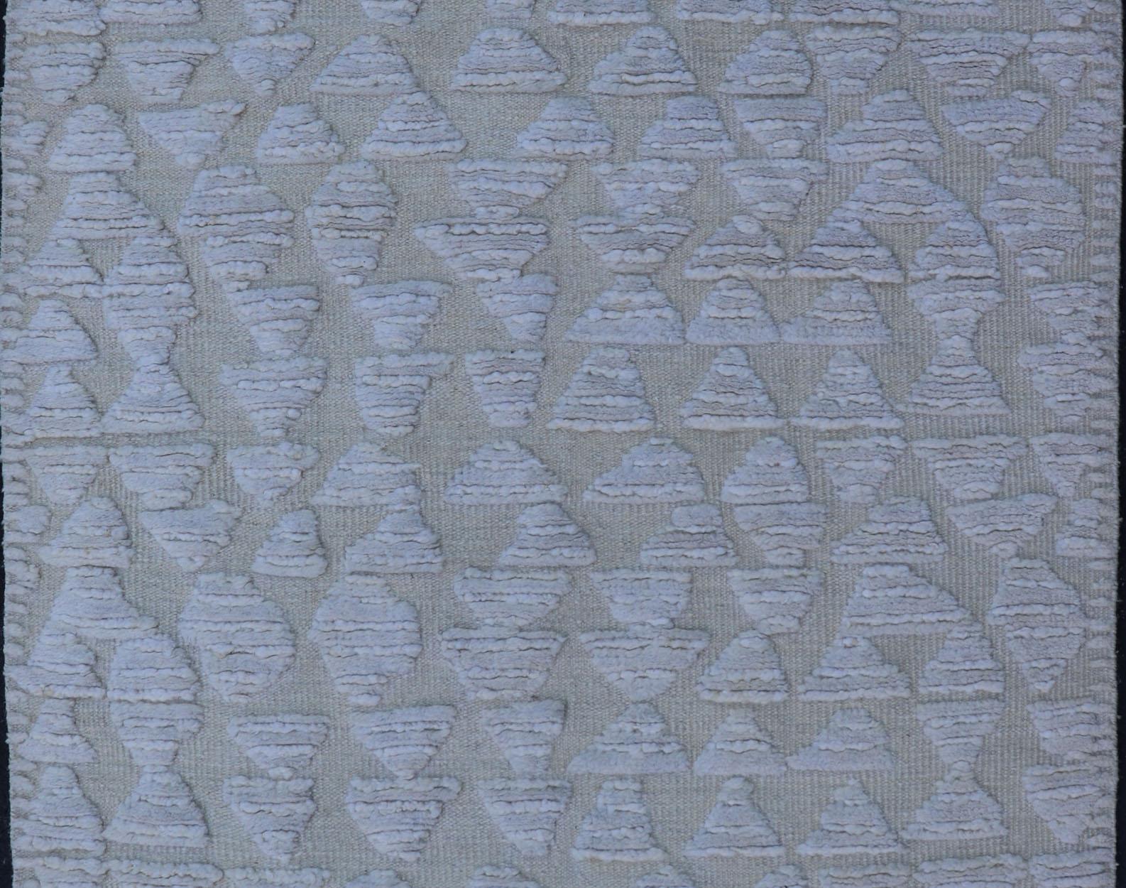 Abstrakter moderner Teppich in L. Blau, Taupe, Beige mit minimalistischem Design (Moderne) im Angebot
