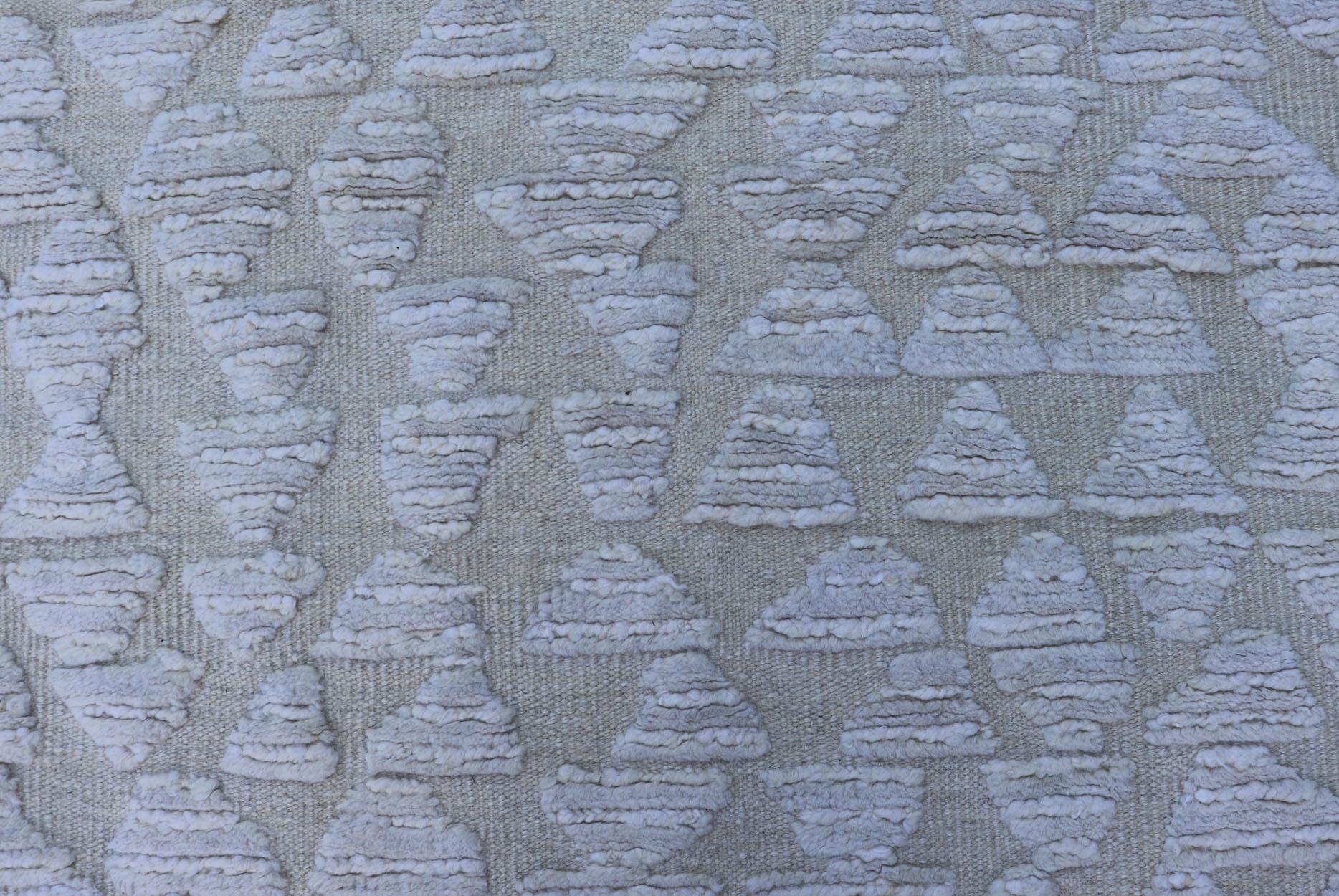Abstrakter moderner Teppich in L. Blau, Taupe, Beige mit minimalistischem Design (Handgeknüpft) im Angebot