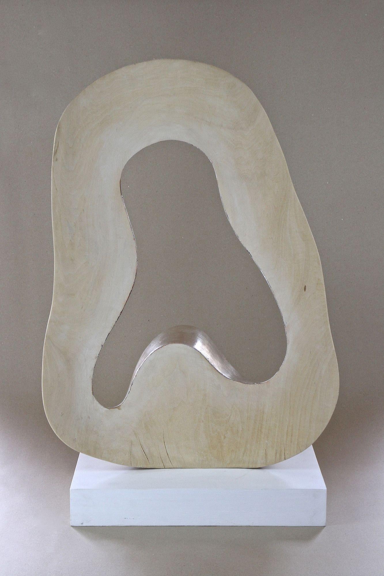 Abstrakte moderne zeitgenössische Skulptur Infinty - versilbertes Lindenholz, AT 2021 im Angebot 3