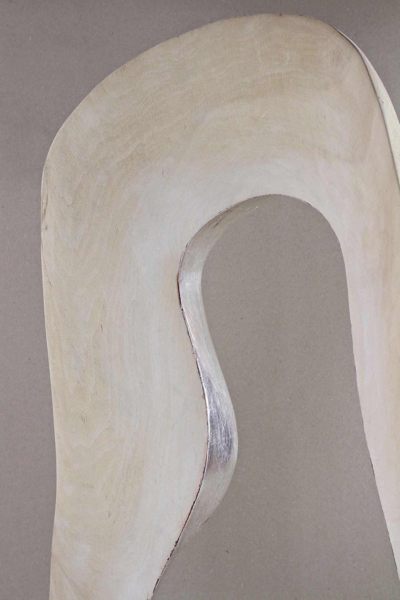 Abstrakte moderne zeitgenössische Skulptur Infinty - versilbertes Lindenholz, AT 2021 im Angebot 7