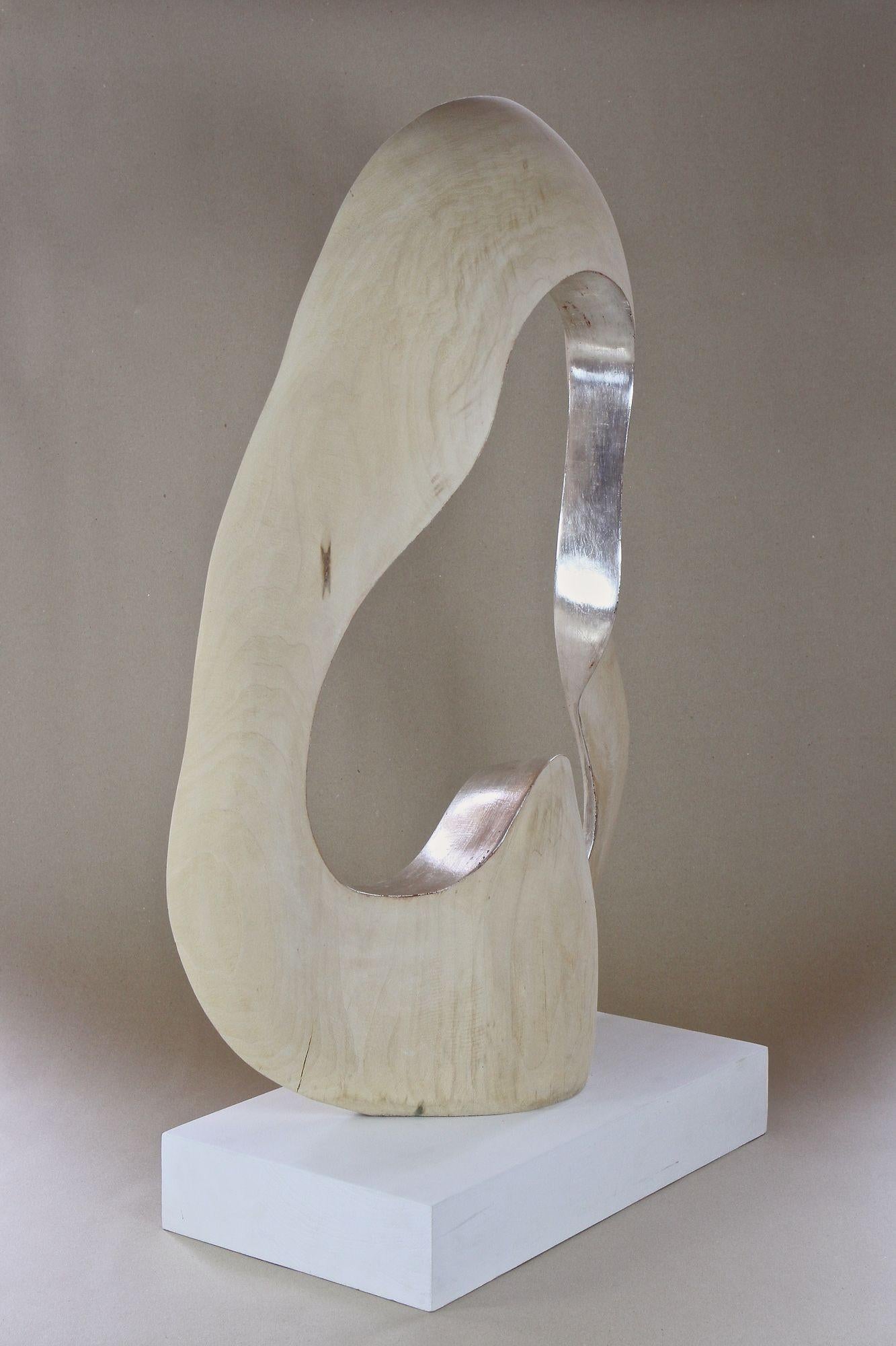 Abstrakte moderne zeitgenössische Skulptur Infinty - versilbertes Lindenholz, AT 2021 im Angebot 11