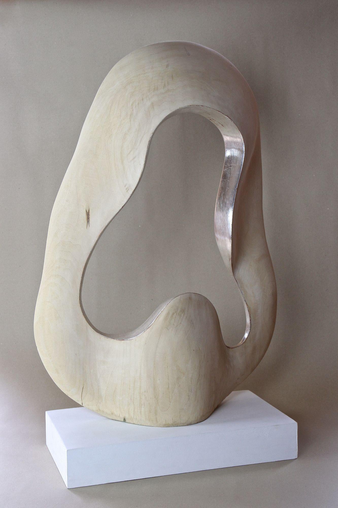 Abstrakte moderne zeitgenössische Skulptur Infinty - versilbertes Lindenholz, AT 2021 (Moderne) im Angebot