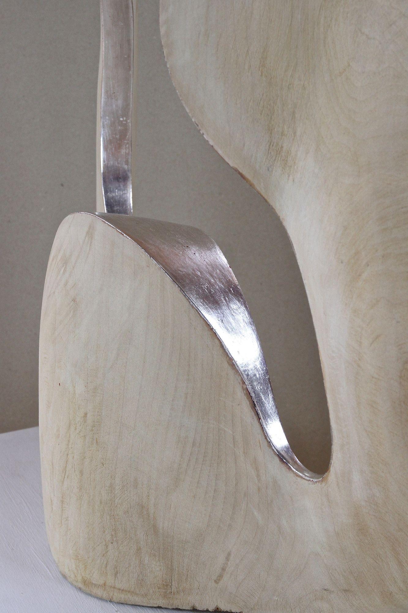 Abstrakte moderne zeitgenössische Skulptur Infinty - versilbertes Lindenholz, AT 2021 (Versilberung) im Angebot