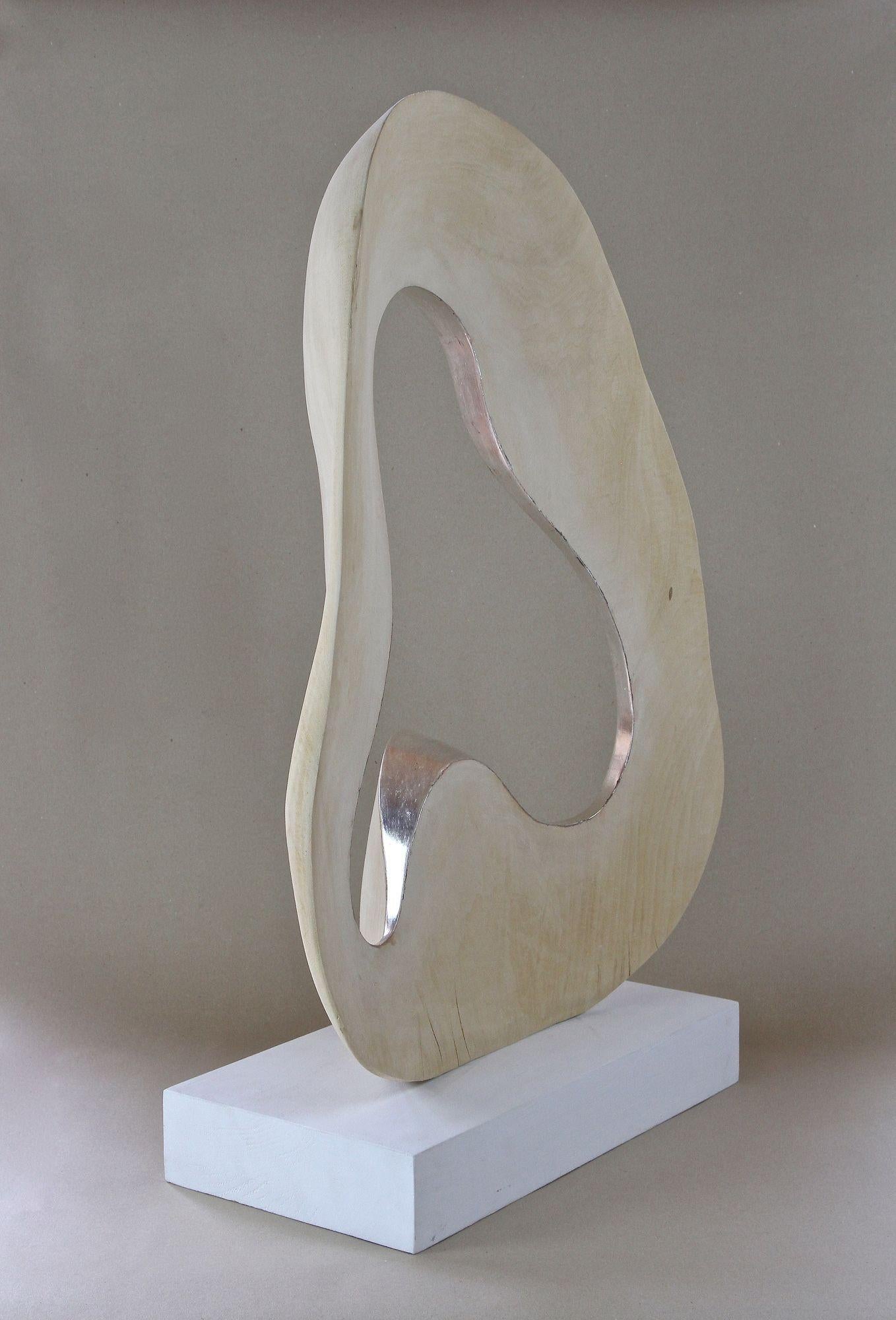 Abstrakte moderne zeitgenössische Skulptur Infinty - versilbertes Lindenholz, AT 2021 im Angebot 2