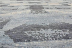 Abstrakter, moderner, geometrischer, hellgrauer Teppich „Fractura“ von Doris Leslie Blau