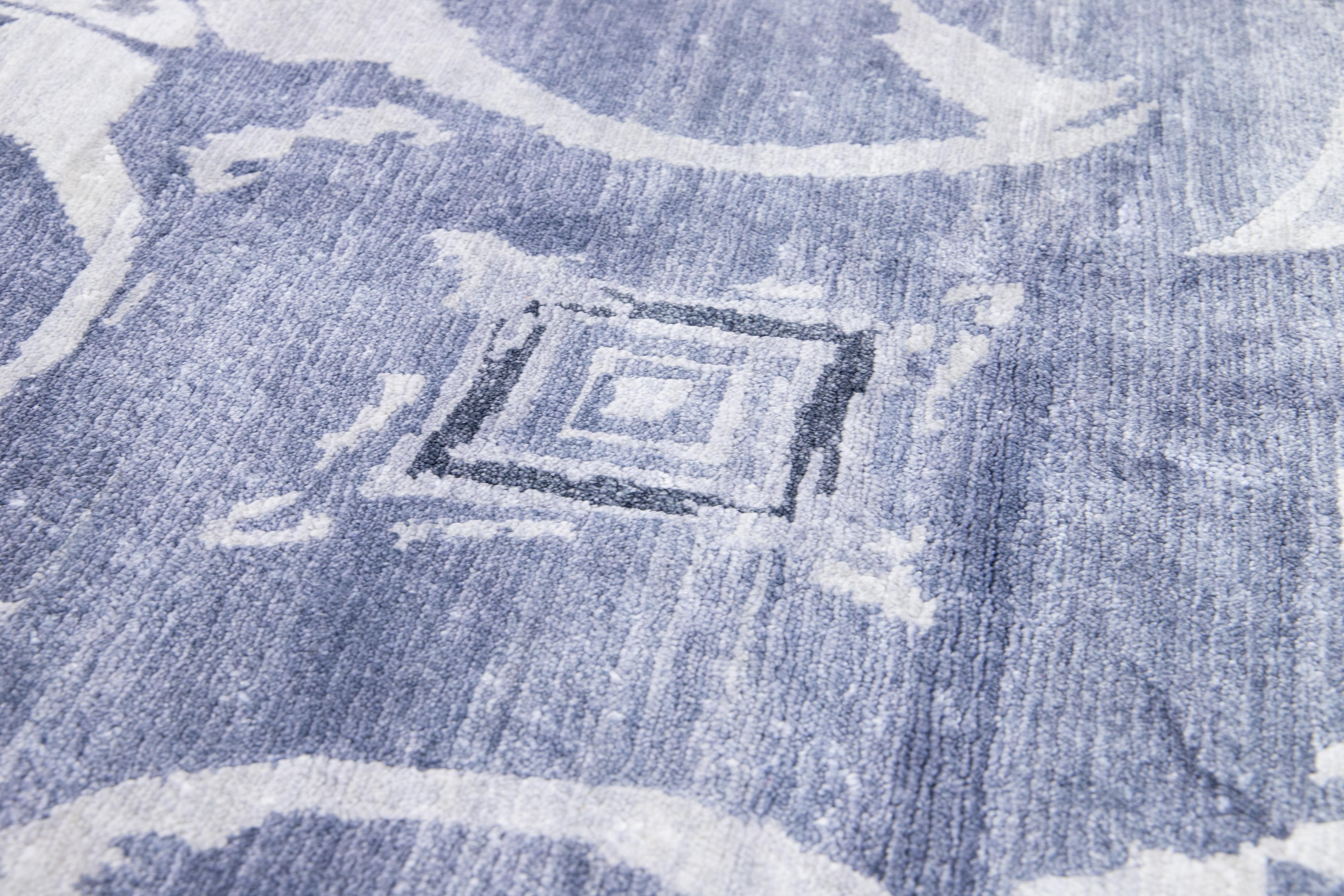 Abstract Modern Indian Handmade Silk Rug in Gray For Sale 3