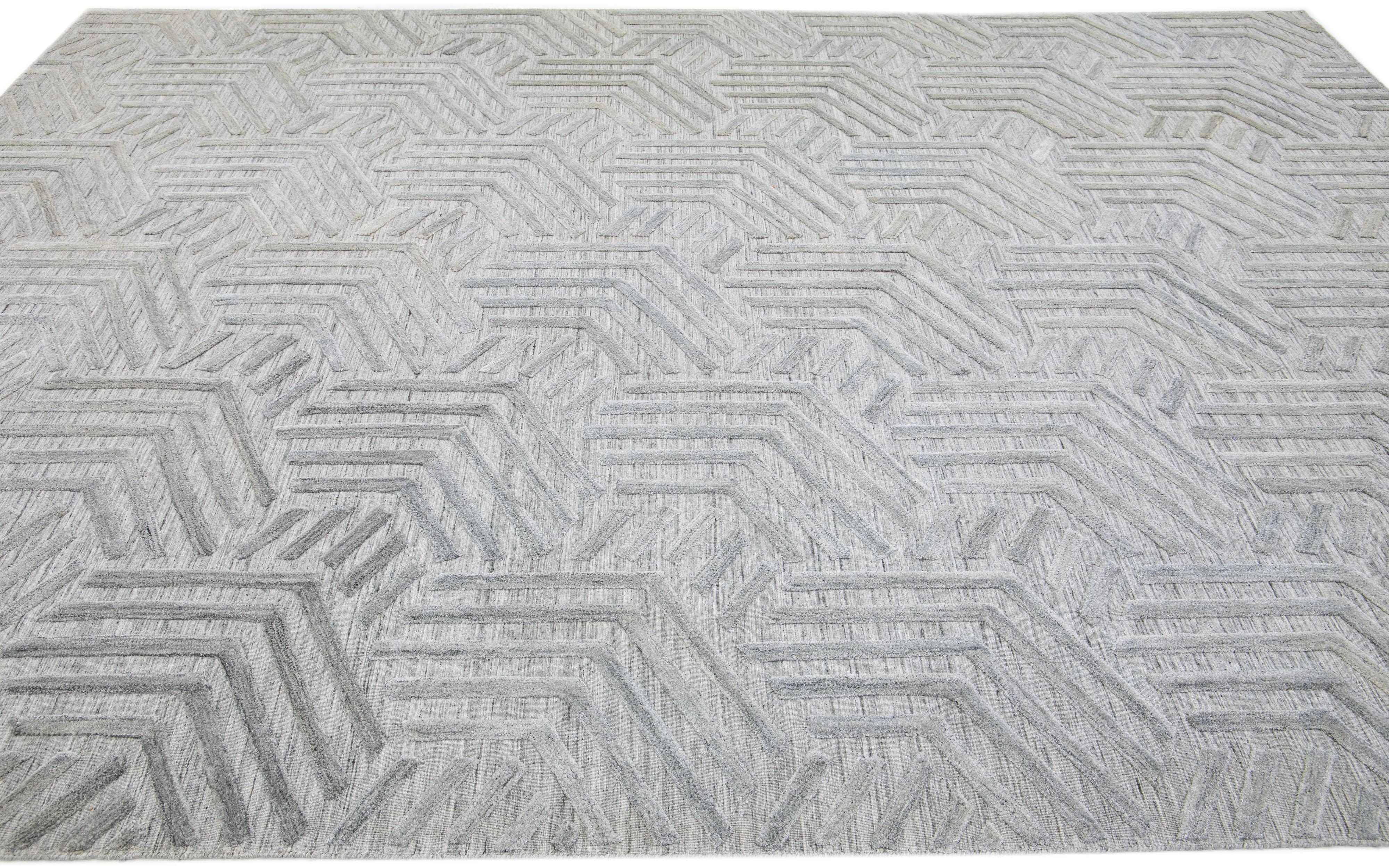 Noué à la main Tapis abstrait moderne indien transitionnel en laine tissée à plat, gris  en vente