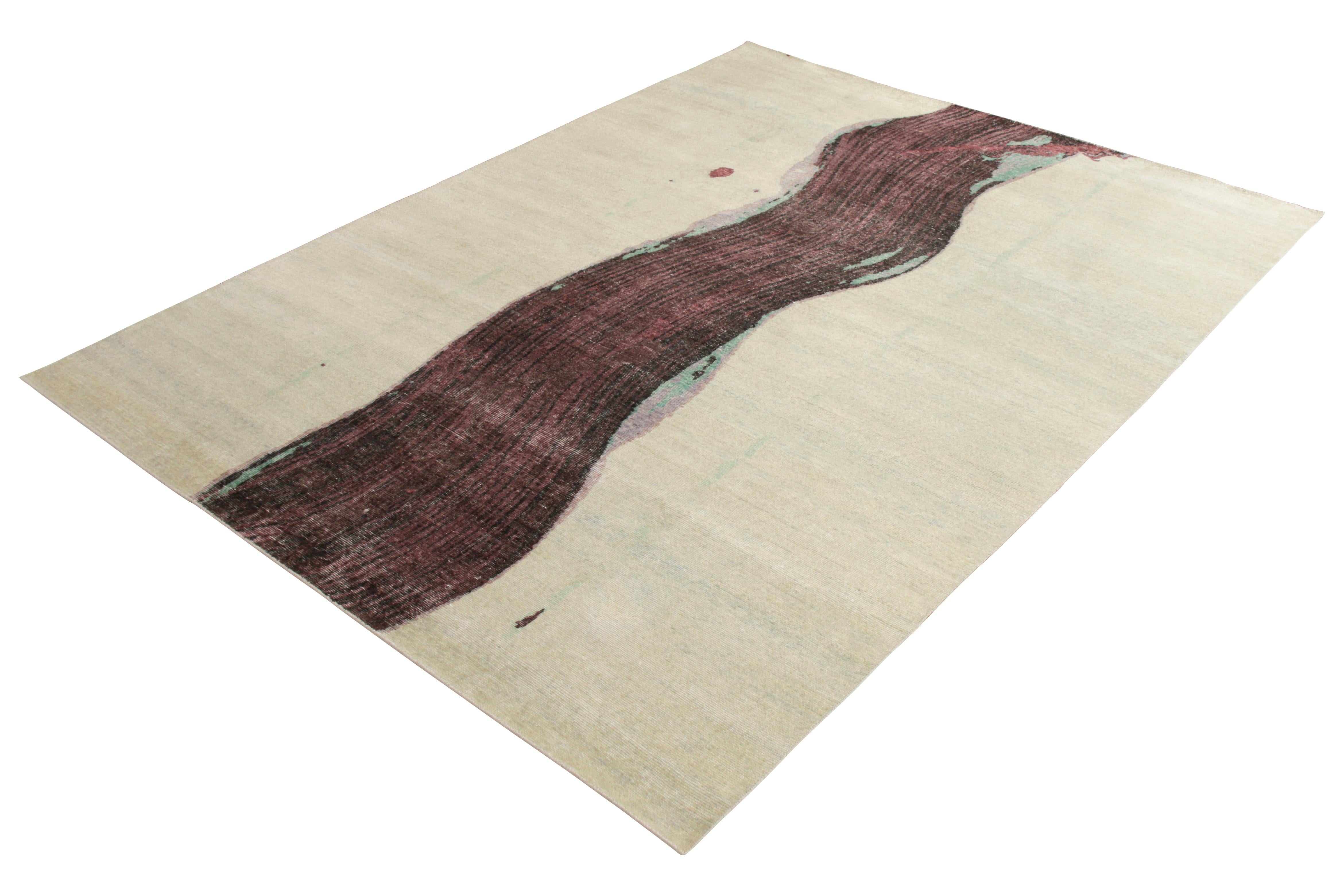 Representing the diverse archive of cultural patterns recaptured in the Homage Collection by Rug & Kilim, this modern rug enjoys a comfortable wash creating the aesthetic of shabby-chic, distressed look unique to the proprietary blend of hand