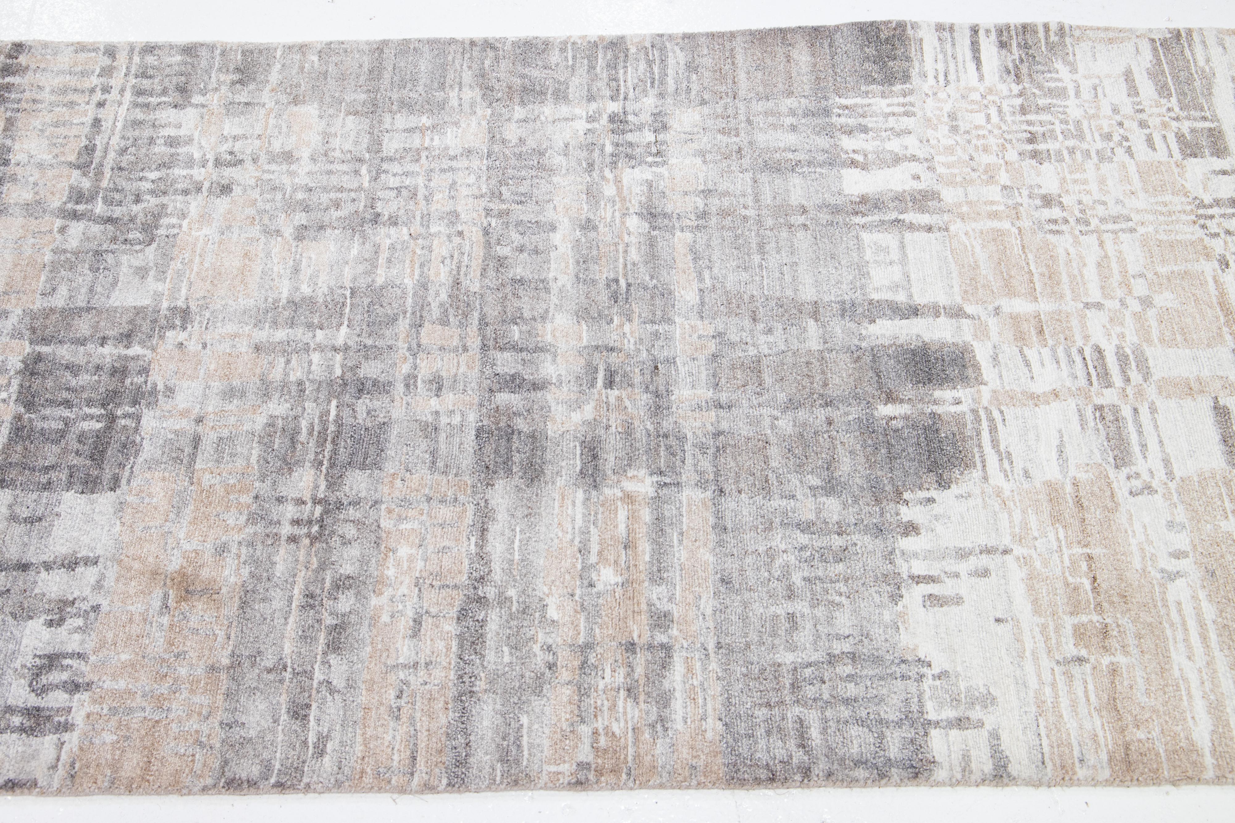Abstrakter moderner tibetischer Wollteppich in Grau und Beige (Organische Moderne) im Angebot