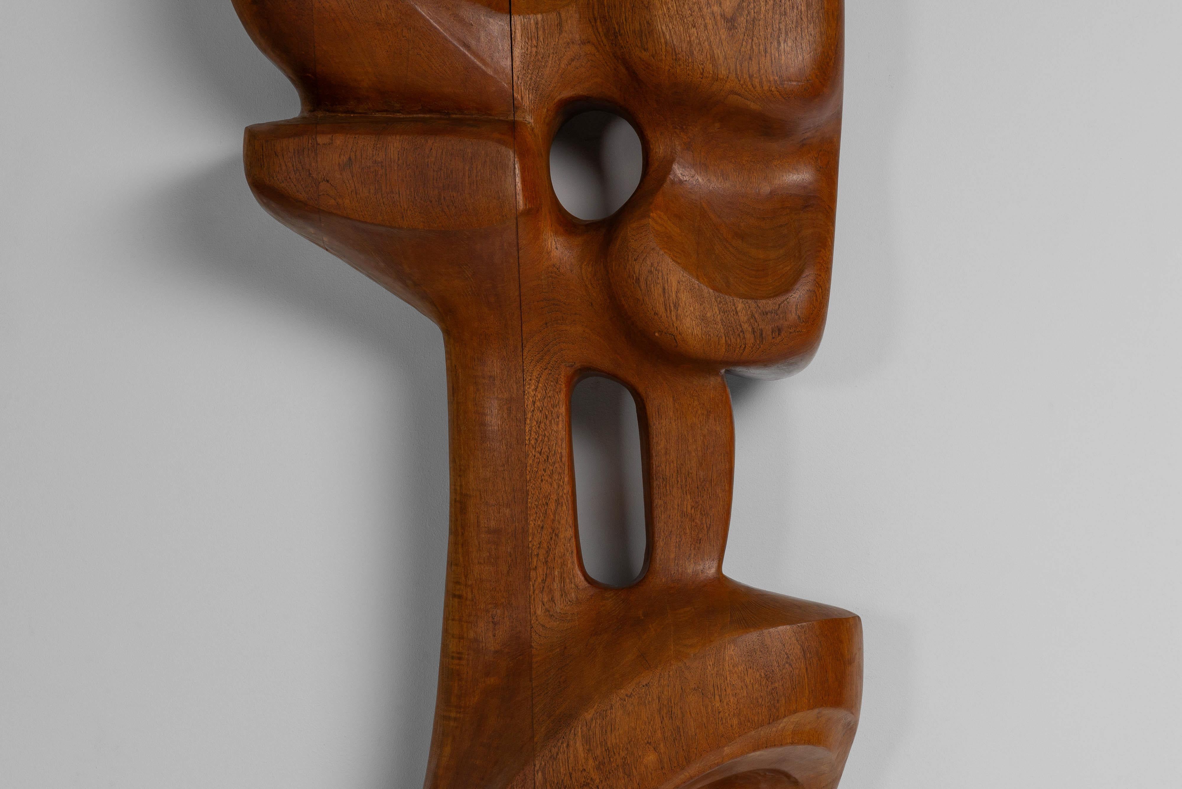 Sculpté à la main Sculpture murale totem moderne abstraite en teck Pays-Bas 1960 en vente