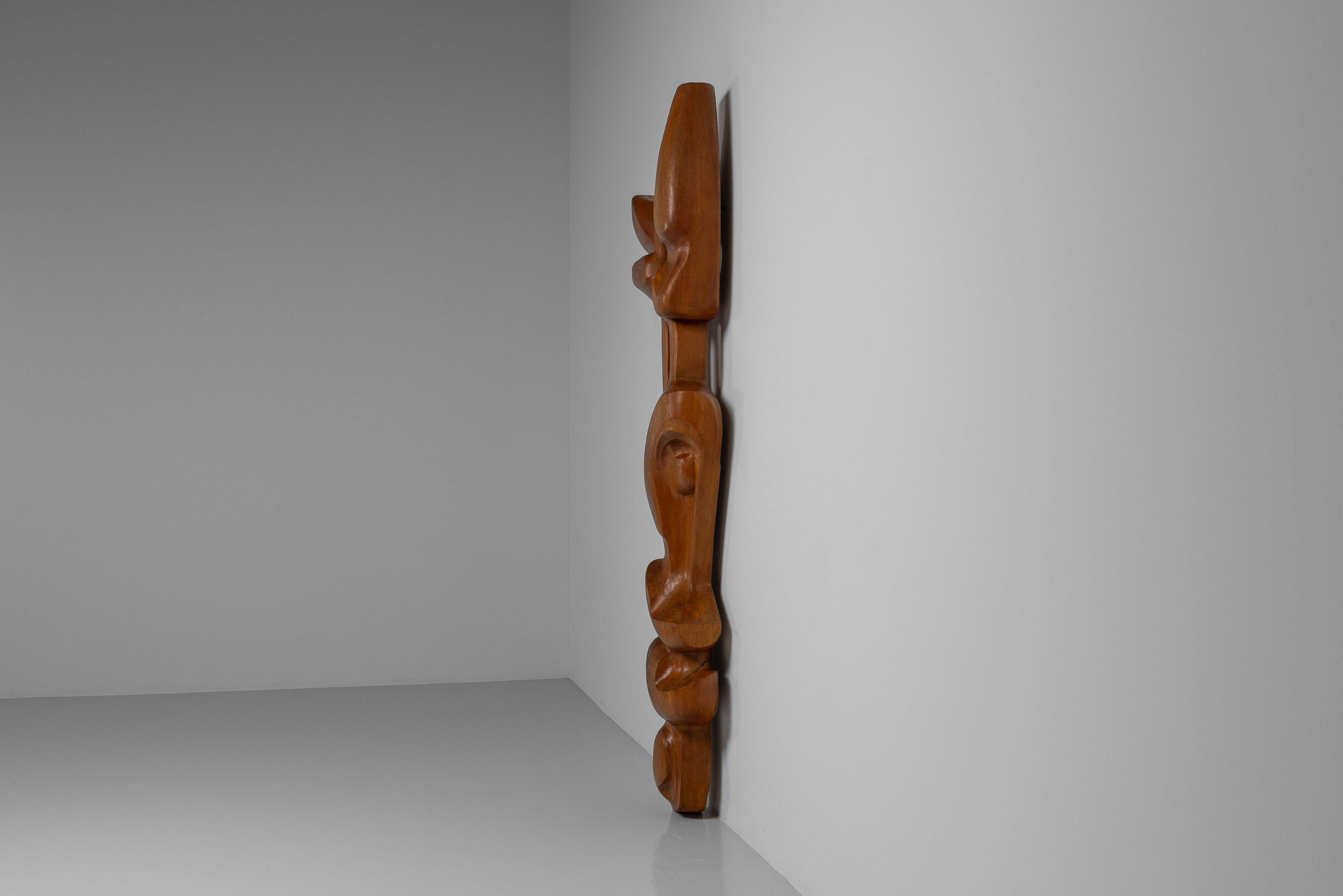 Teck Sculpture murale totem moderne abstraite en teck Pays-Bas 1960 en vente