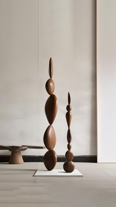 Totem in piedi in Wood Still Stand No9 di NONO, A Joel Escalona Design