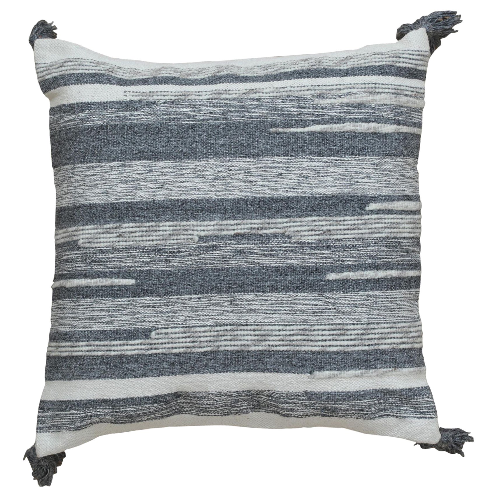 Coussin moderne abstrait en laine et coton gris