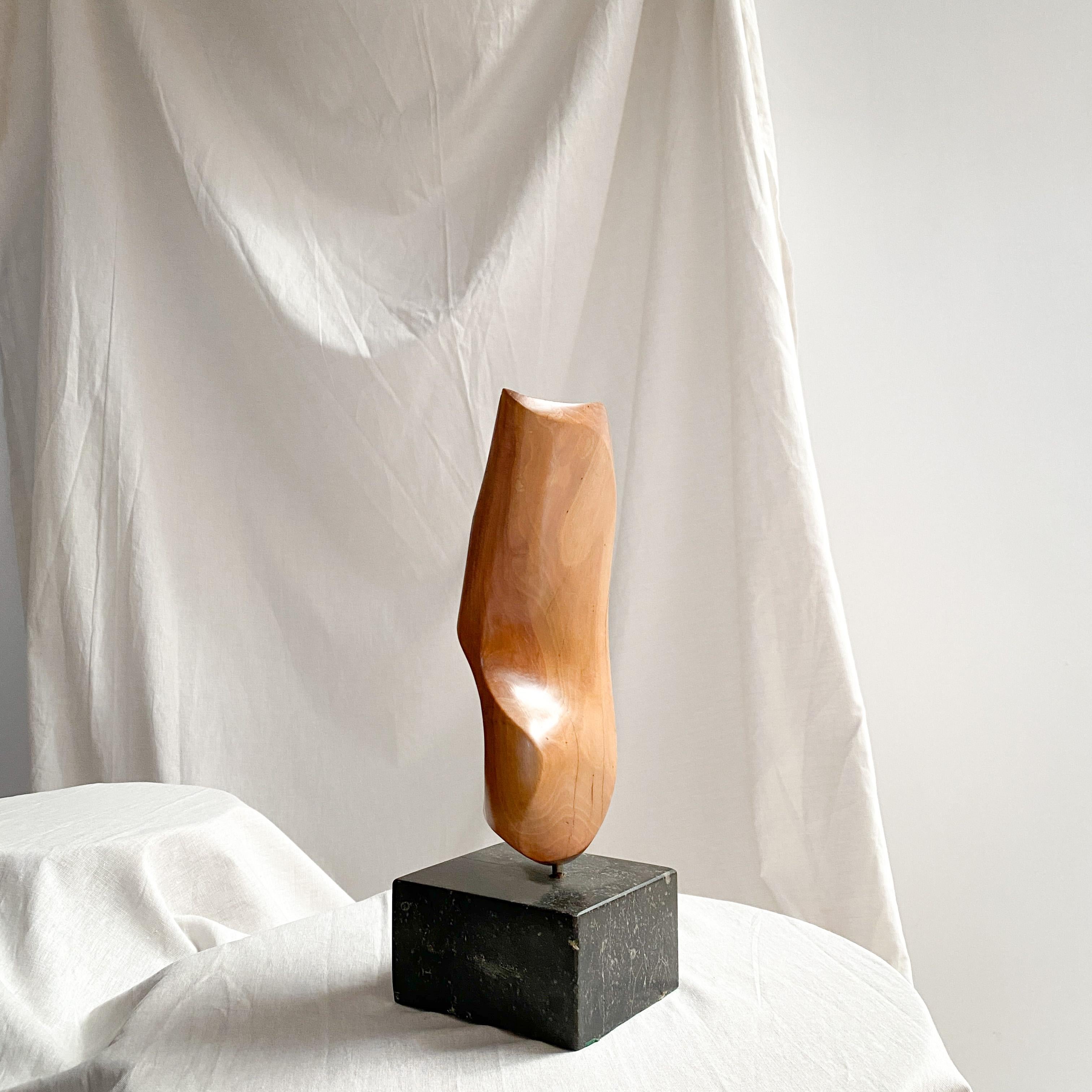 ABSTRACT MODERNIST hand carved WOODEN SCULPTURE, 1970S WAVE In Good Condition In AMSTERDAM, NL
