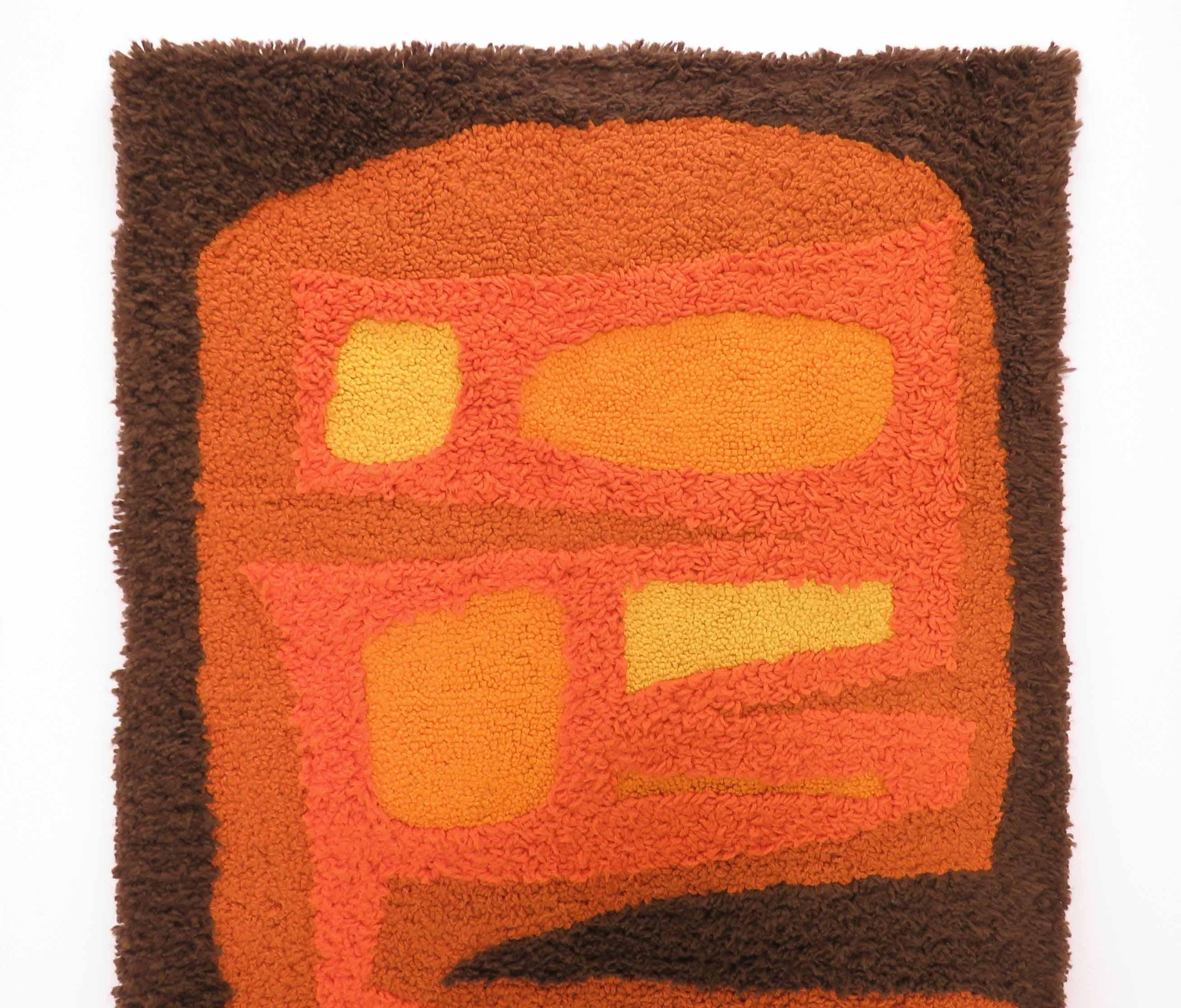 Hand hooked fiber art wall hanging with a modernist abstract motif, circa 1970s.
