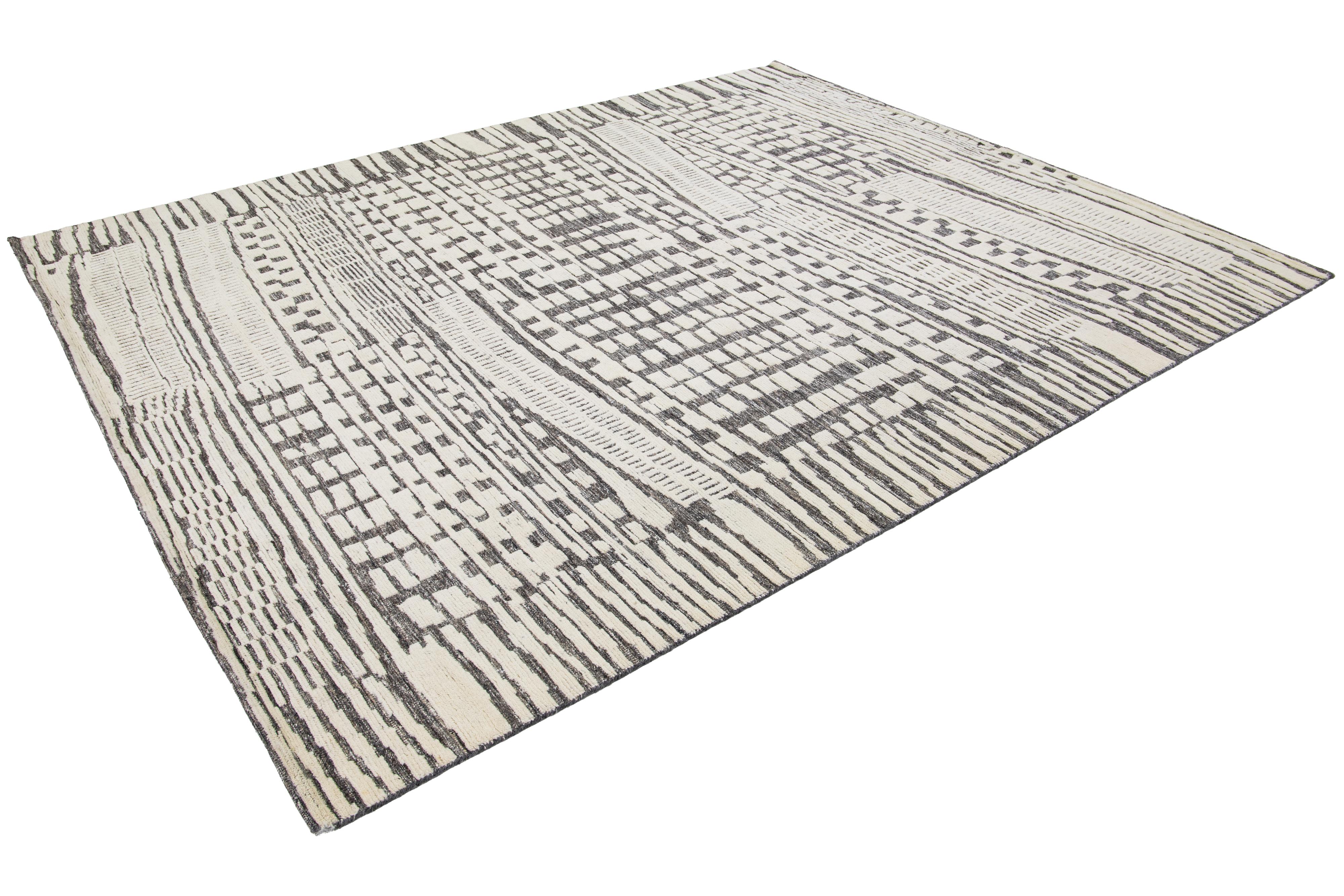 Contemporary Abstract Moroccan Style Modern Wool Rug in, Grey For Sale