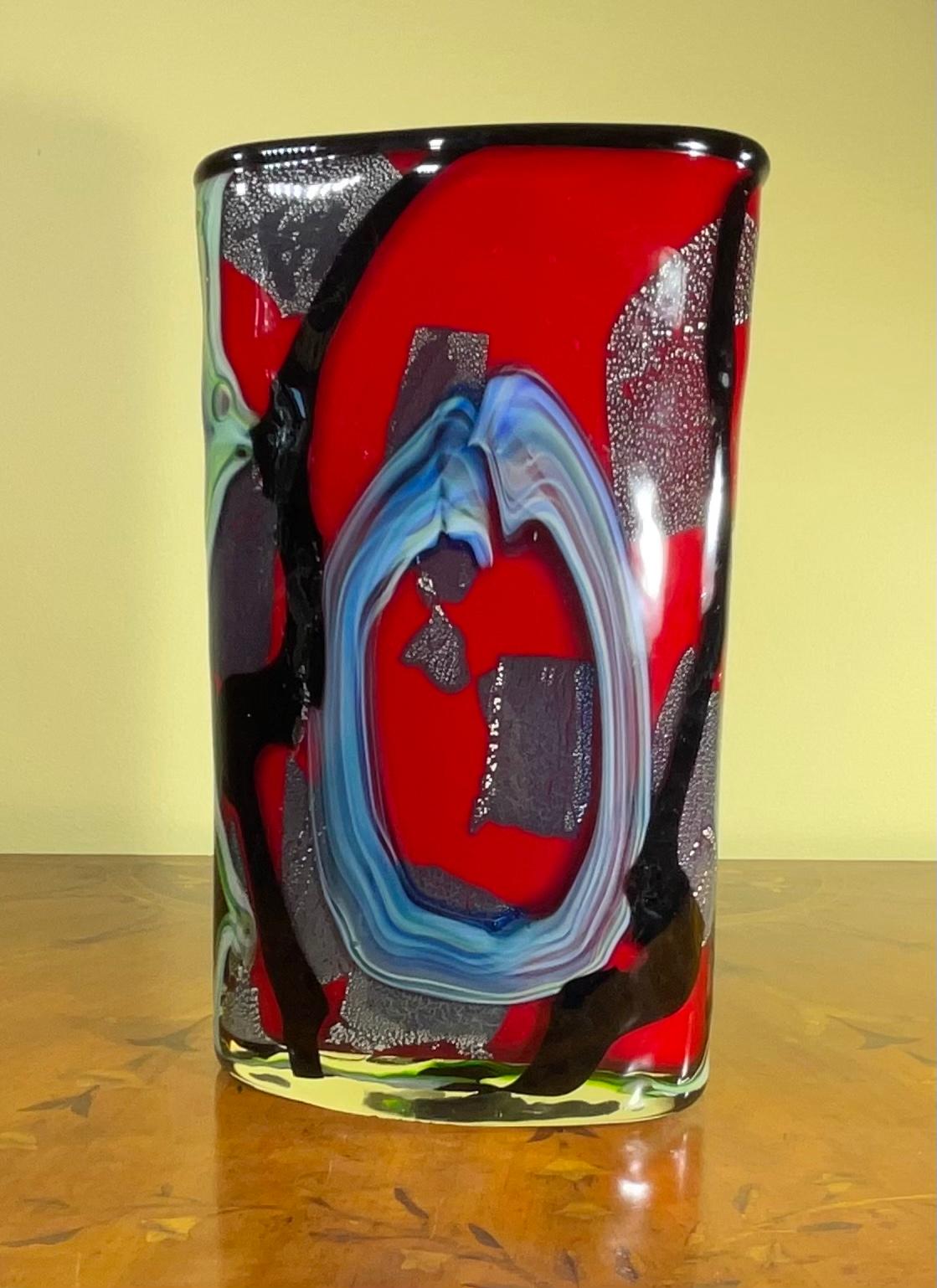 Mehrfarbige Vase aus mundgeblasenem Muranoglas mit abstraktem abstrakten Motiv  im Angebot 4