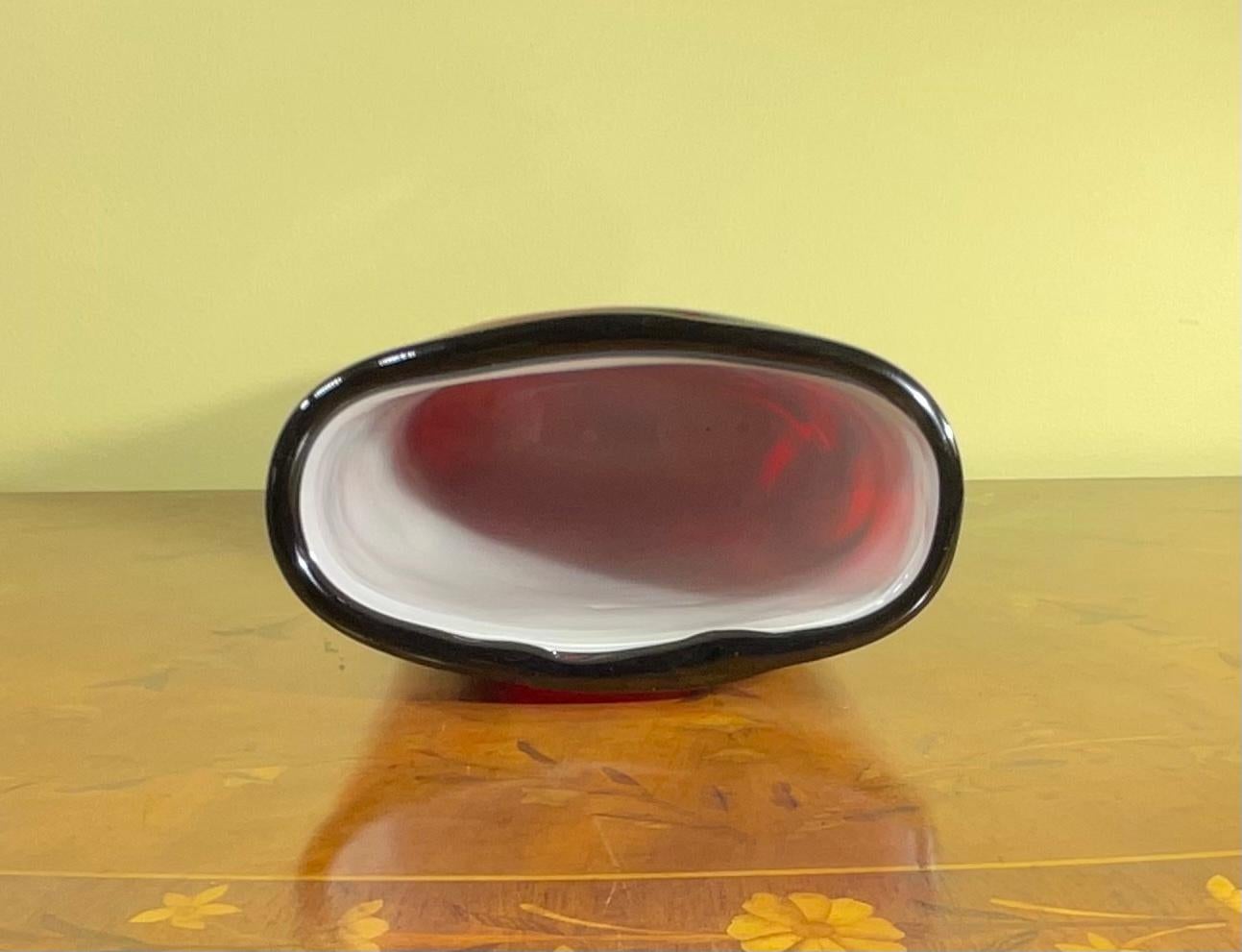 Mehrfarbige Vase aus mundgeblasenem Muranoglas mit abstraktem abstrakten Motiv  im Angebot 6