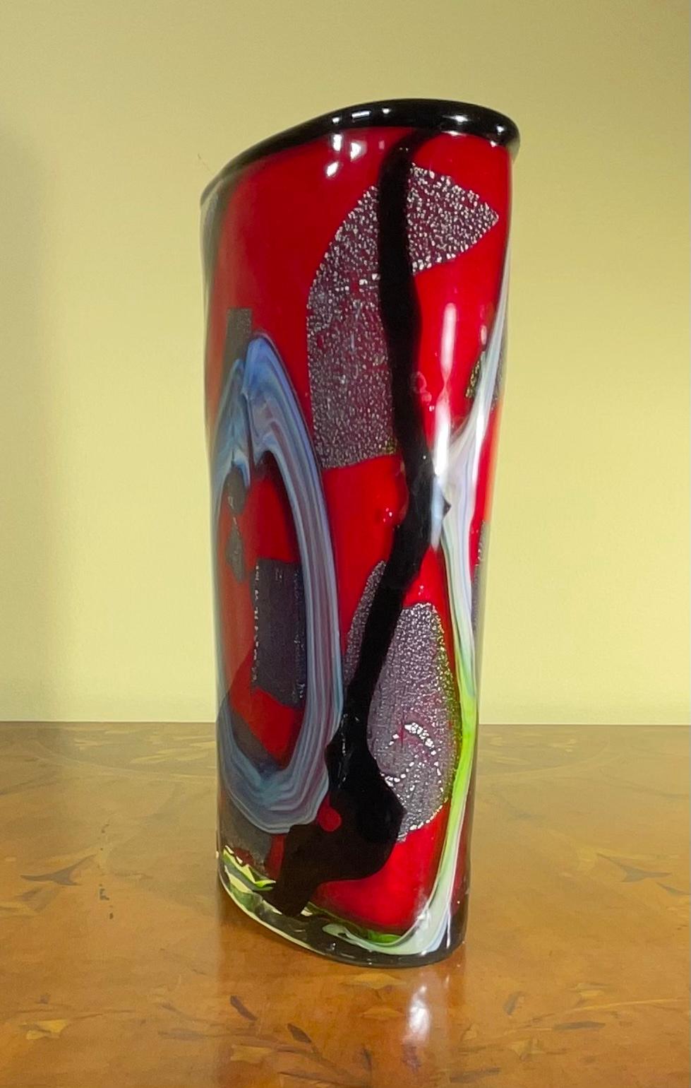 Mehrfarbige Vase aus mundgeblasenem Muranoglas mit abstraktem abstrakten Motiv  im Angebot 3