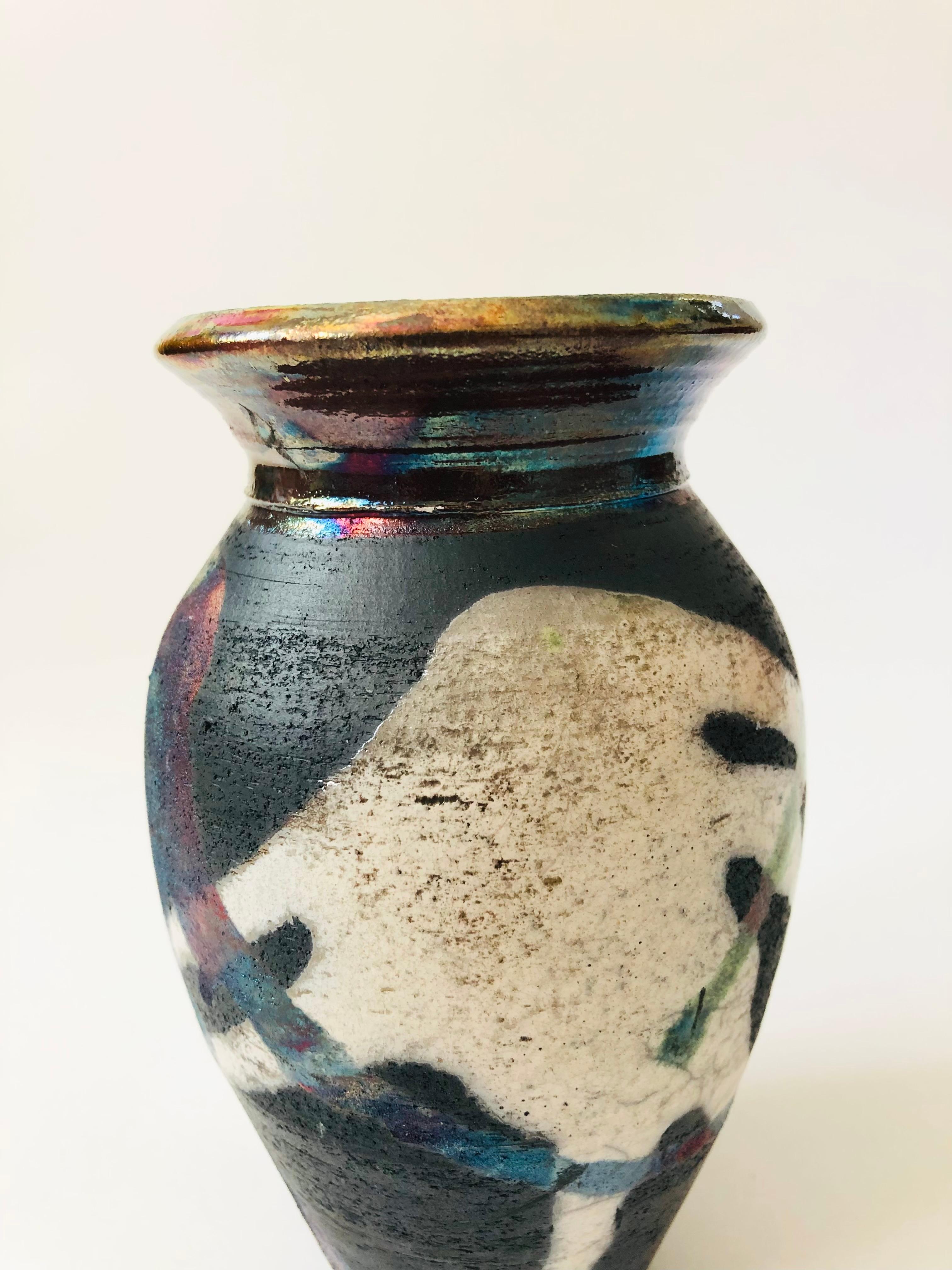 Abstrait Multicolore  Vase en poterie Raku en vente 1