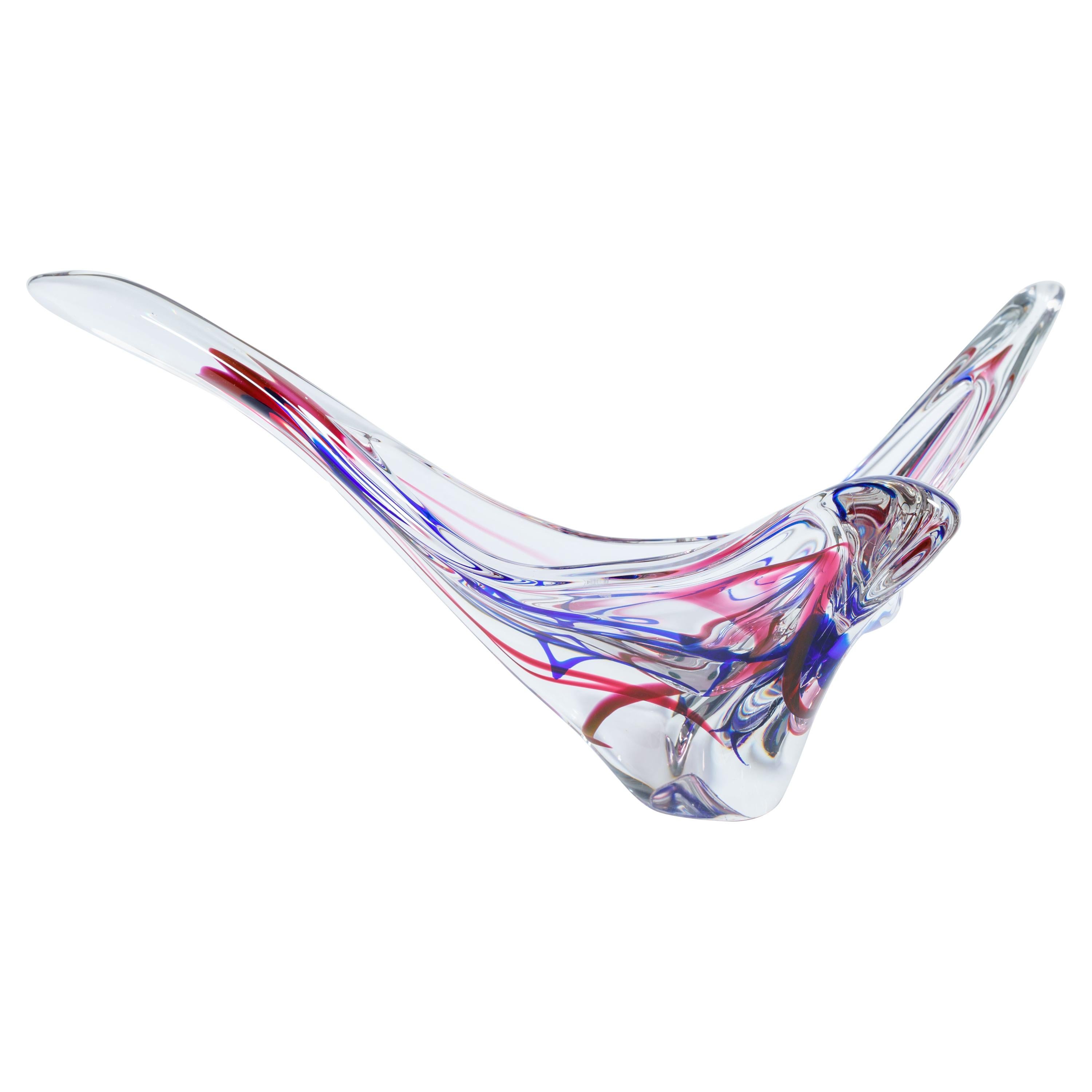 veau en verre de Murano abstrait, transparent avec rouge et bleu