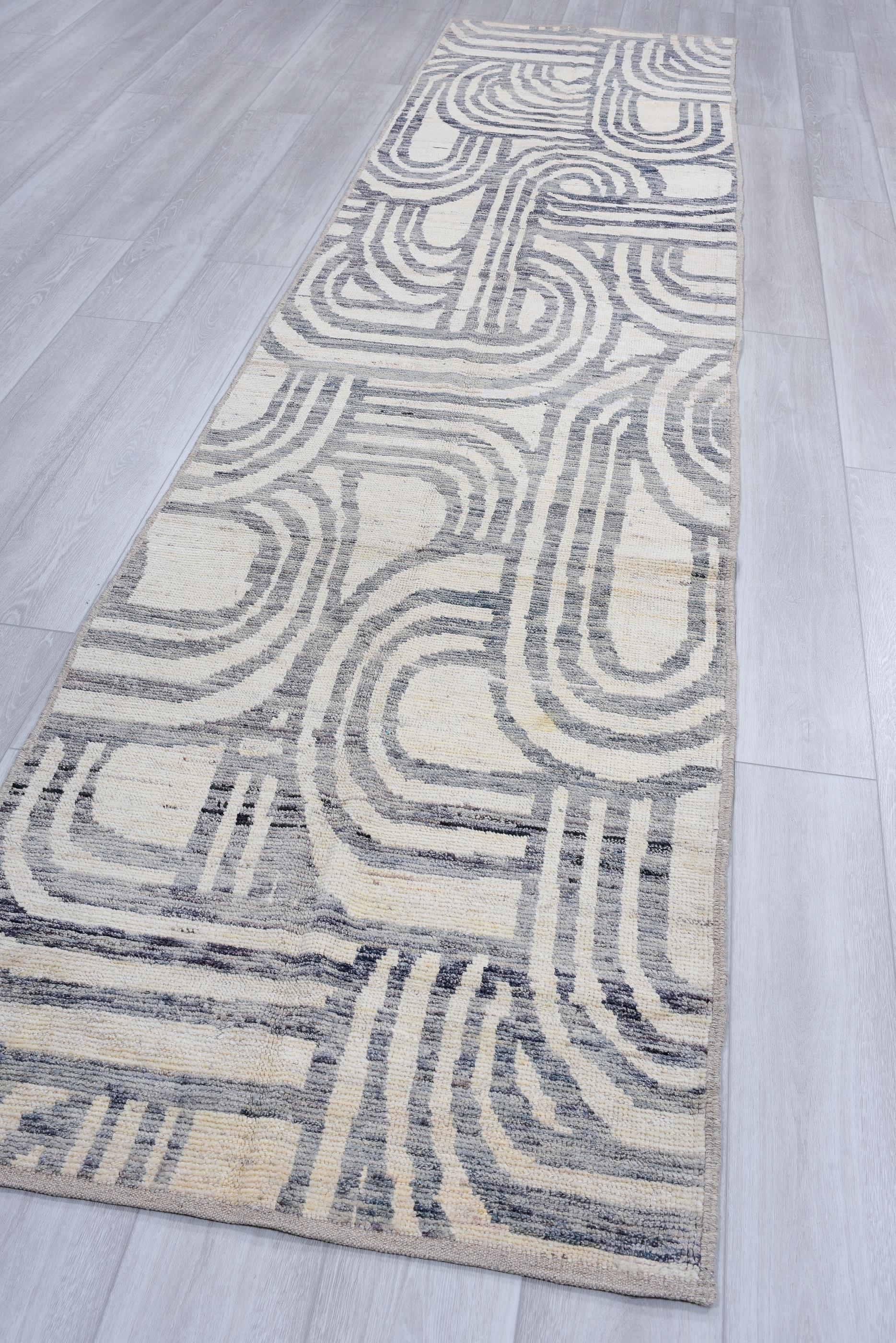 Nombre de origen turco para las alfombras fabricadas por los aldeanos para uso doméstico, a menudo en tamaños pequeños, debido a las restricciones de tamaño de los telares dentro de las casas. Se tejen como alfombras gruesas y peludas utilizando el